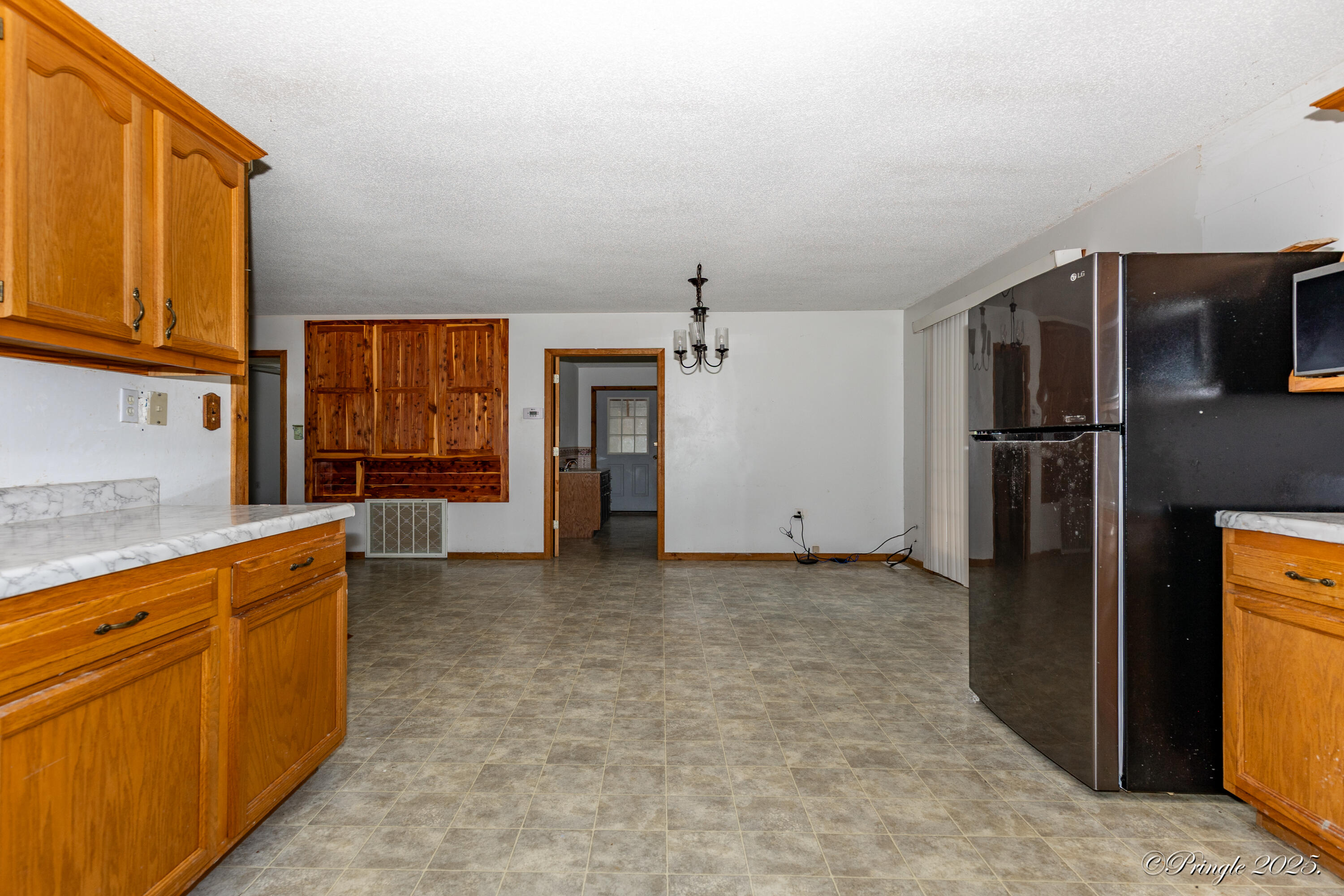 5748 County Road 3850 Property Photo 9