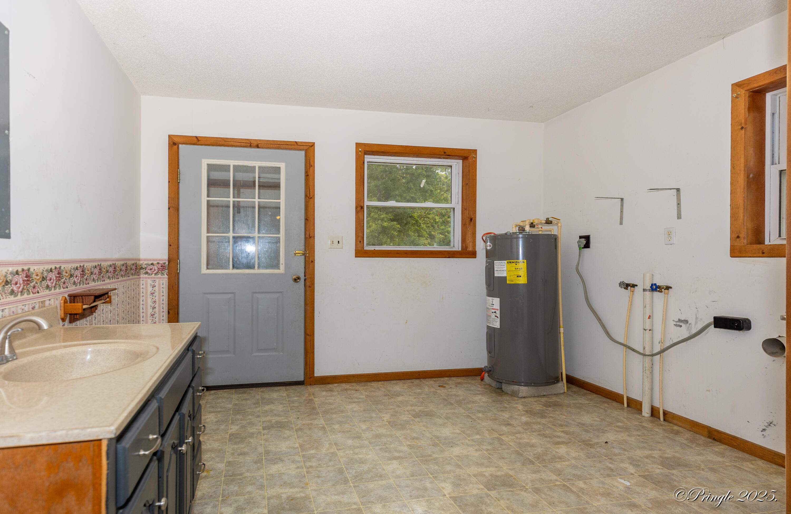 5748 County Road 3850 Property Photo 19
