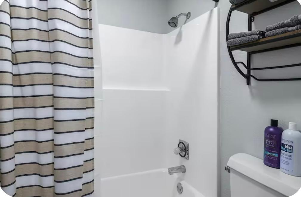 200 Golfview Drive Property Photo 7