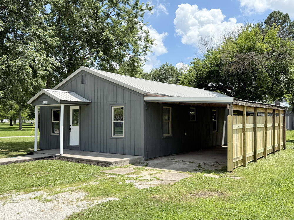 1021 East Park Street Property Photo 1