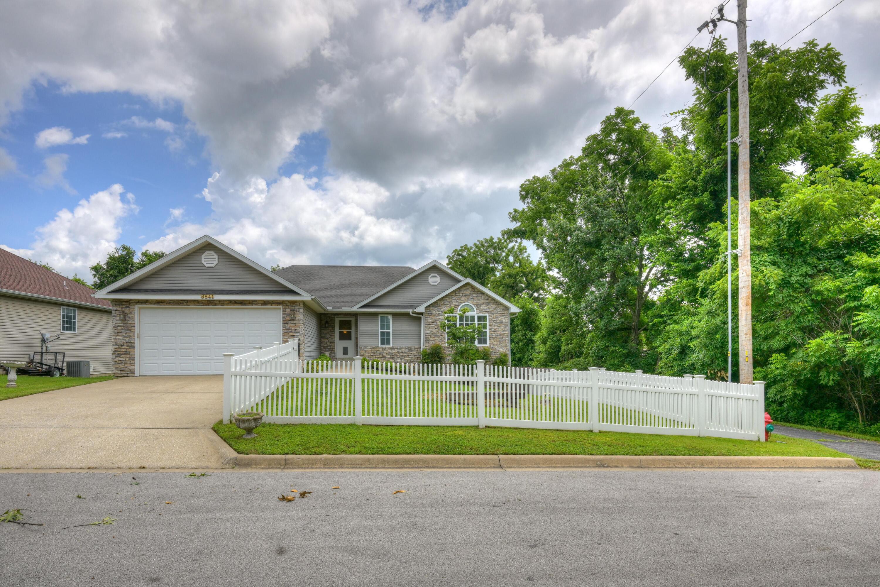 3541 Lusk Drive Property Photo 1