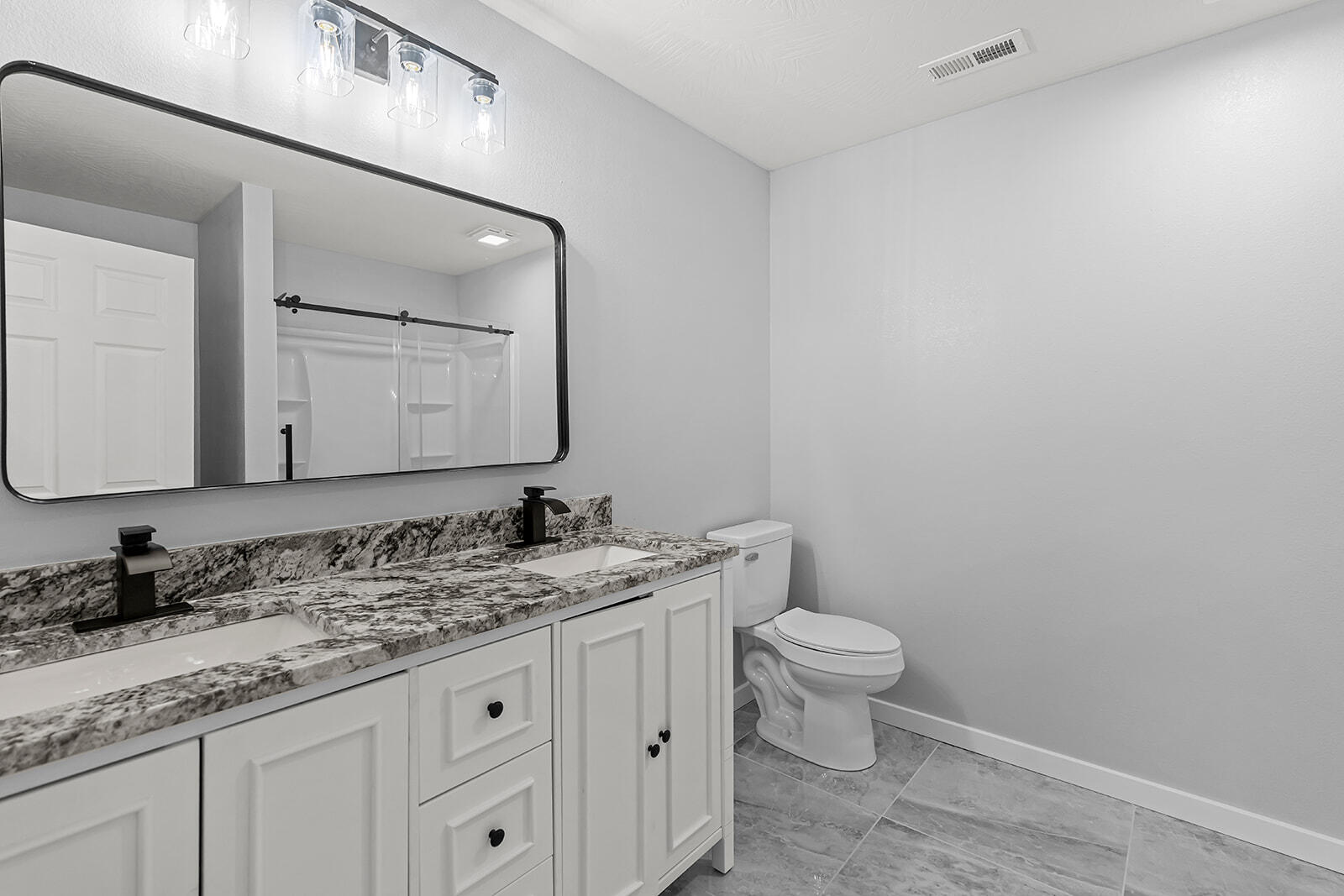 21113 Fr 2020 Property Photo 36