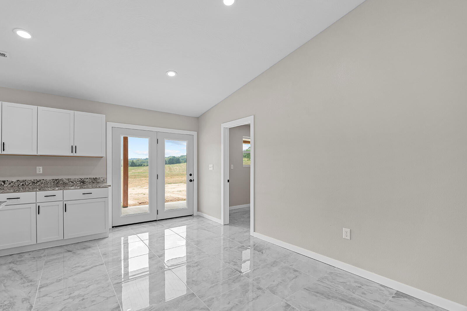 21113 Fr 2020 Property Photo 29