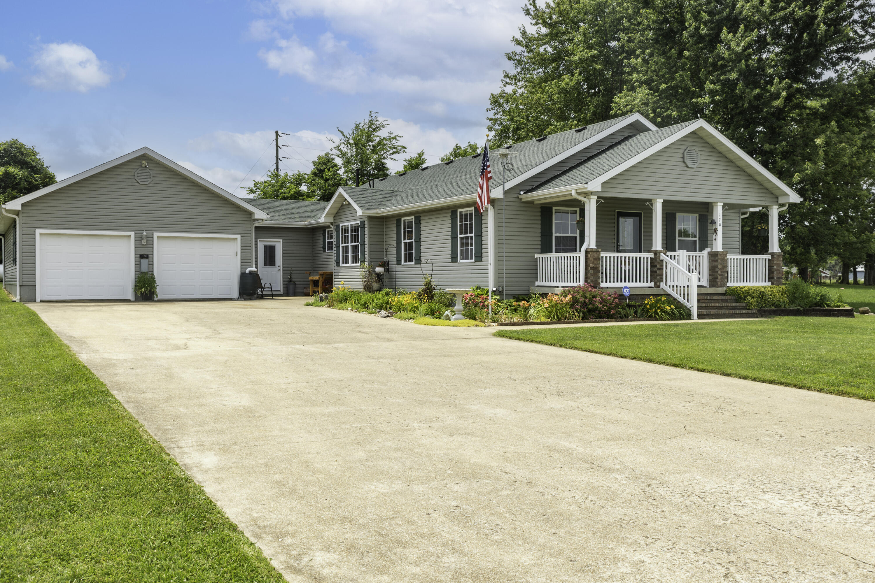 120 East Kennedy Boulevard Property Photo 1