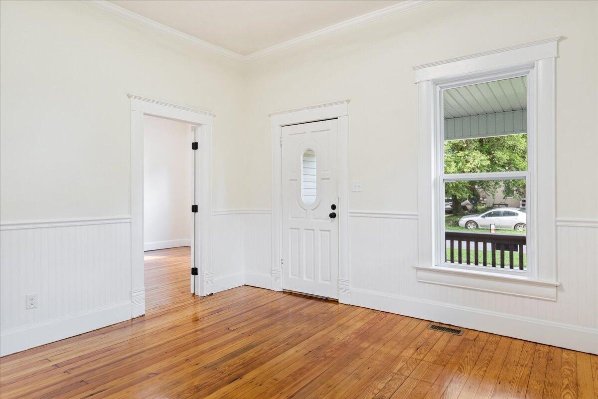1156 West Lynn Street Property Photo 5