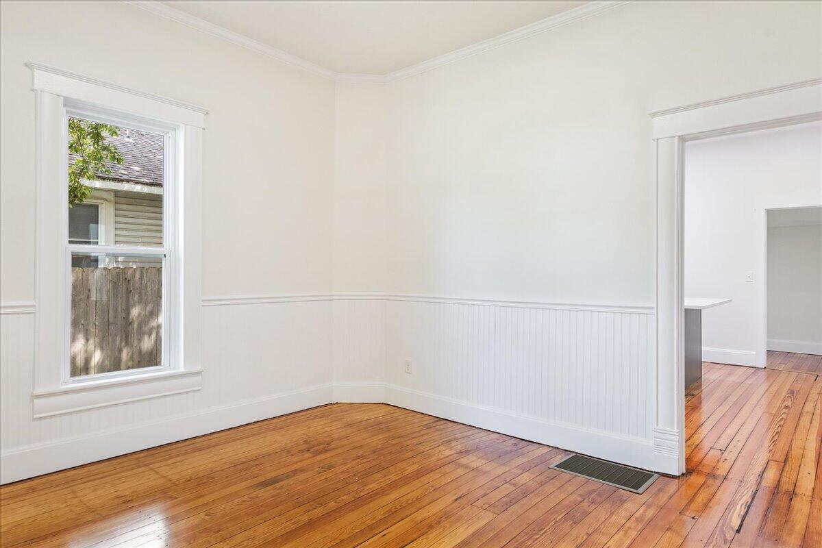 1156 West Lynn Street Property Photo 7