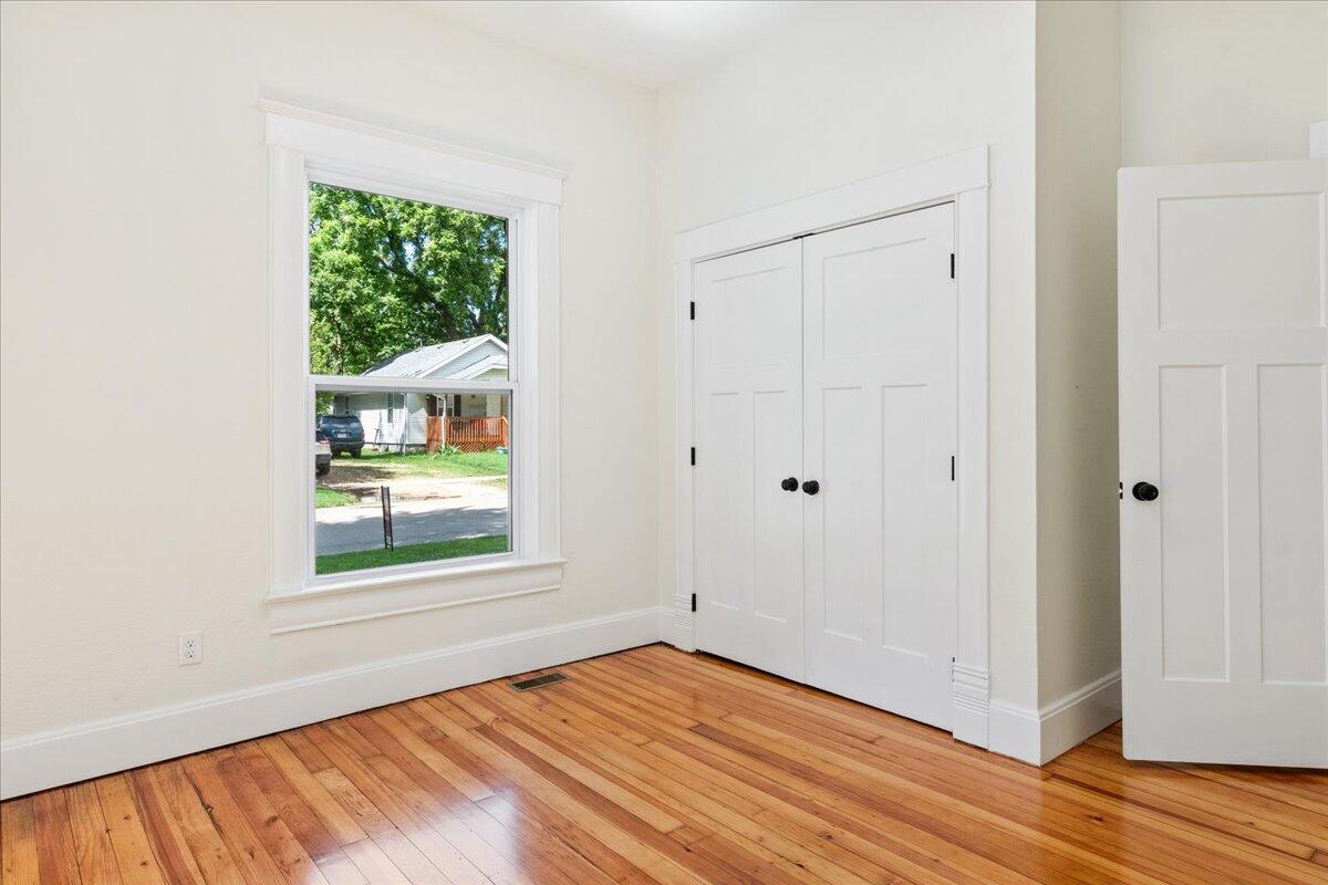 1156 West Lynn Street Property Photo 15
