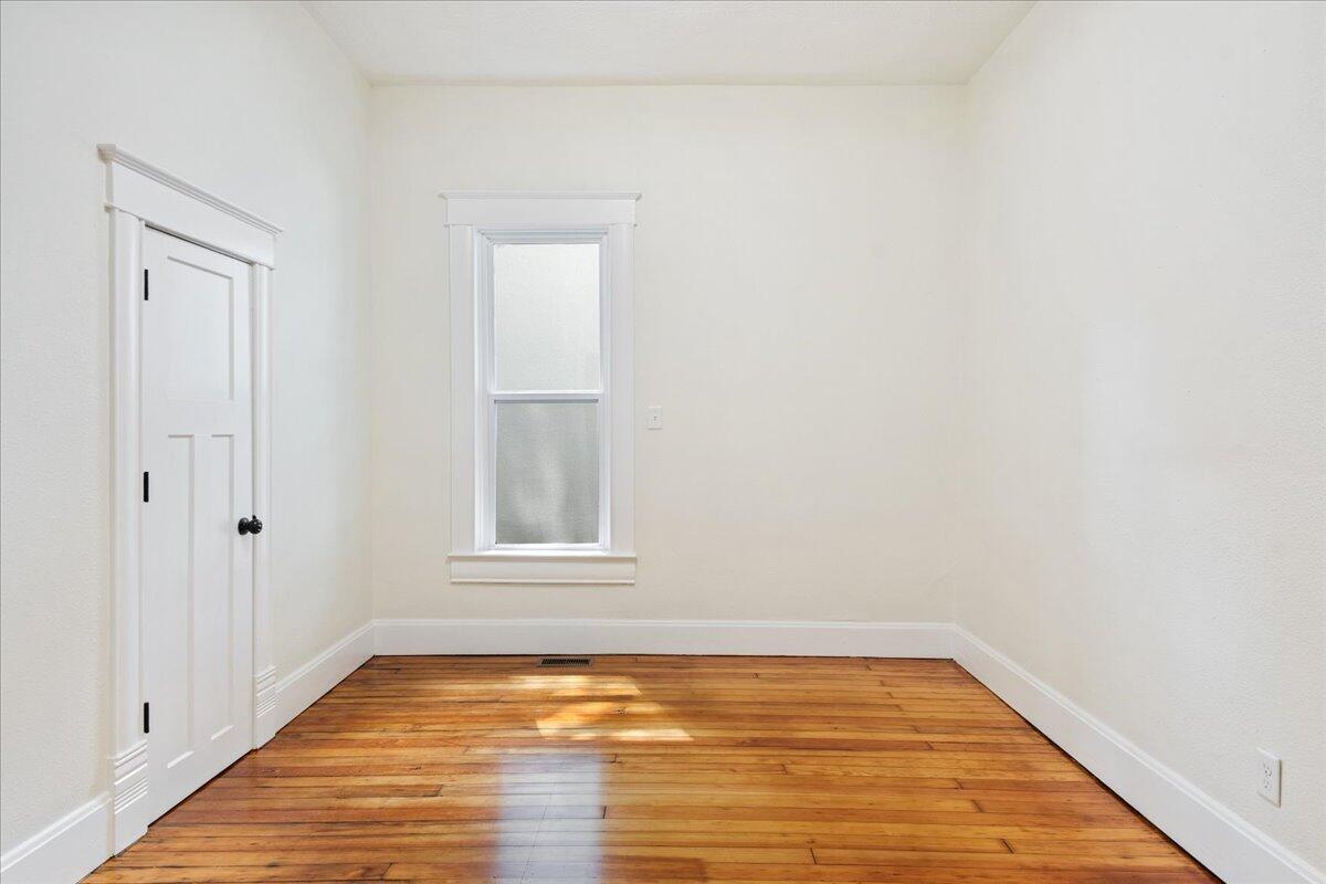 1156 West Lynn Street Property Photo 17