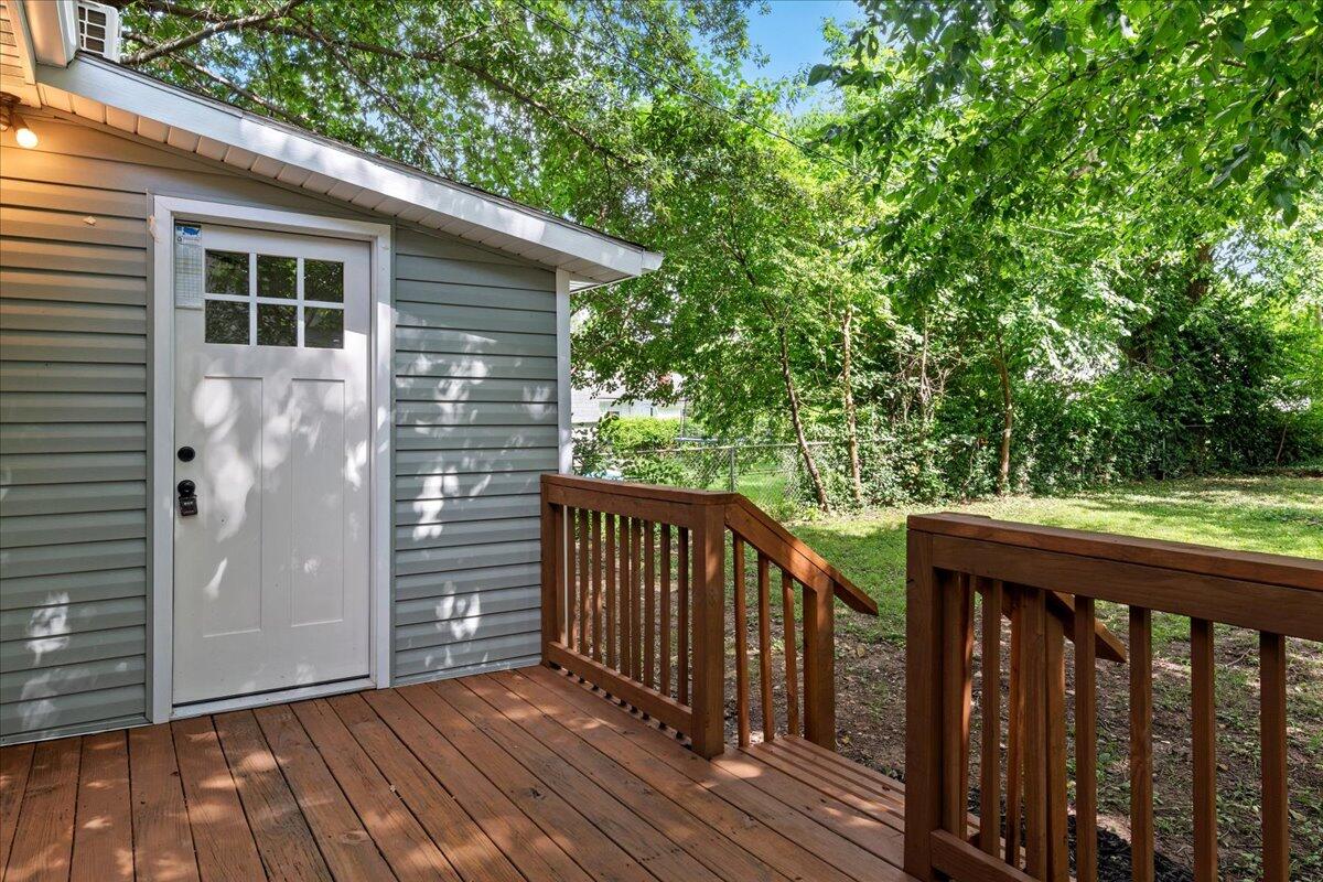 1156 West Lynn Street Property Photo 29