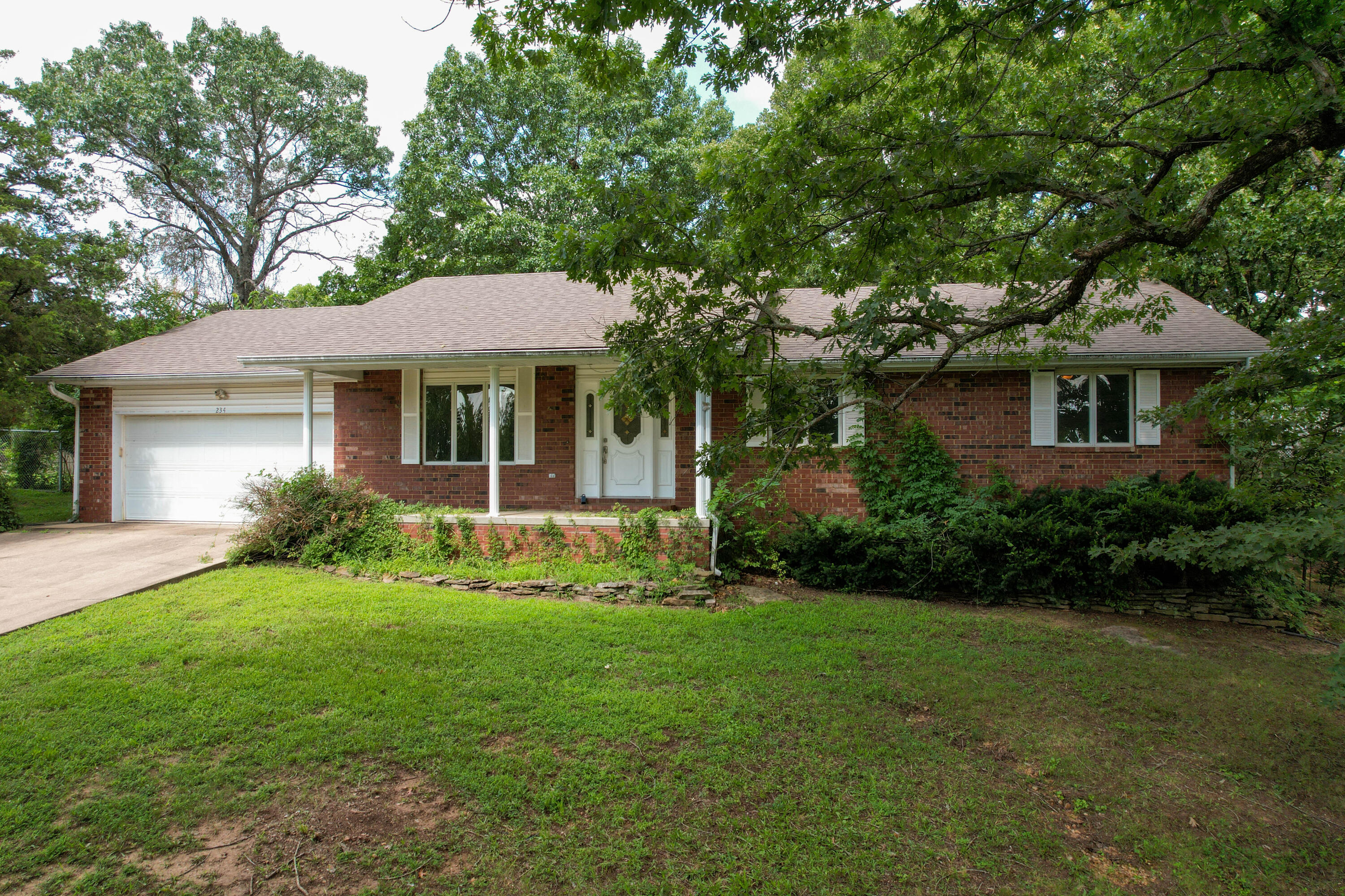 234 River Bluff Drive Property Photo 1