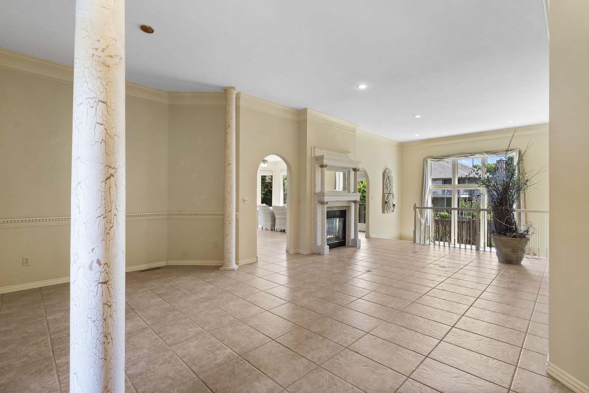 966 South Carriage Avenue Property Photo 4