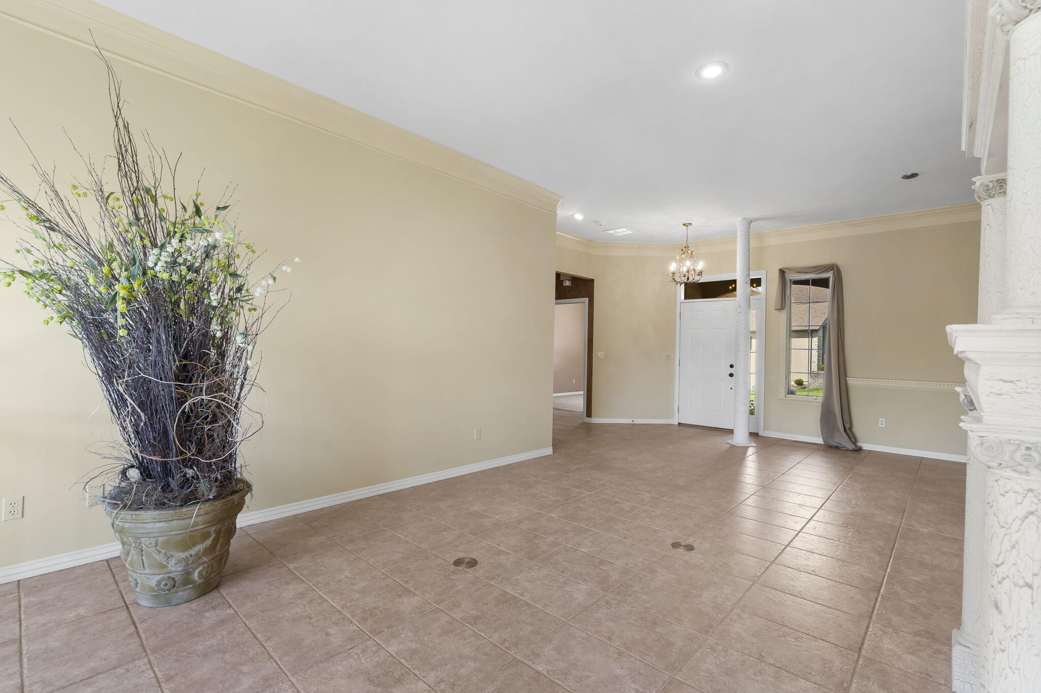 966 South Carriage Avenue Property Photo 5