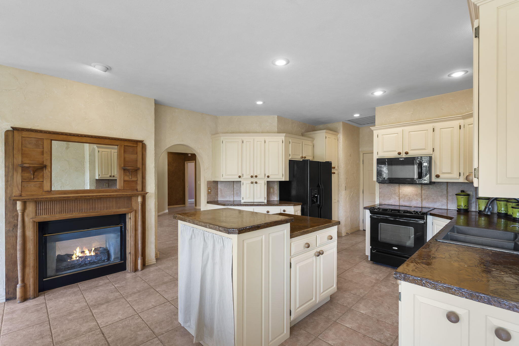 966 South Carriage Avenue Property Photo 7