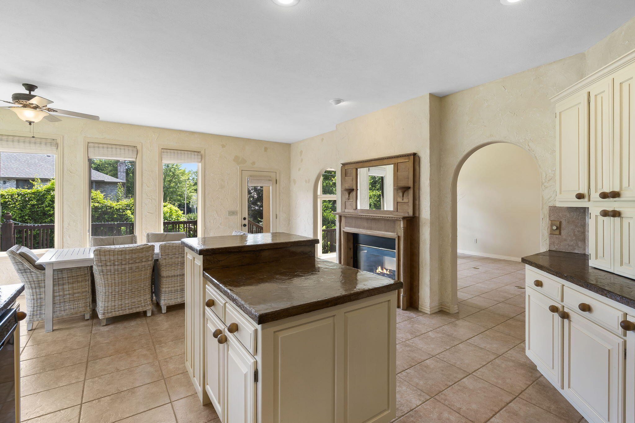 966 South Carriage Avenue Property Photo 10