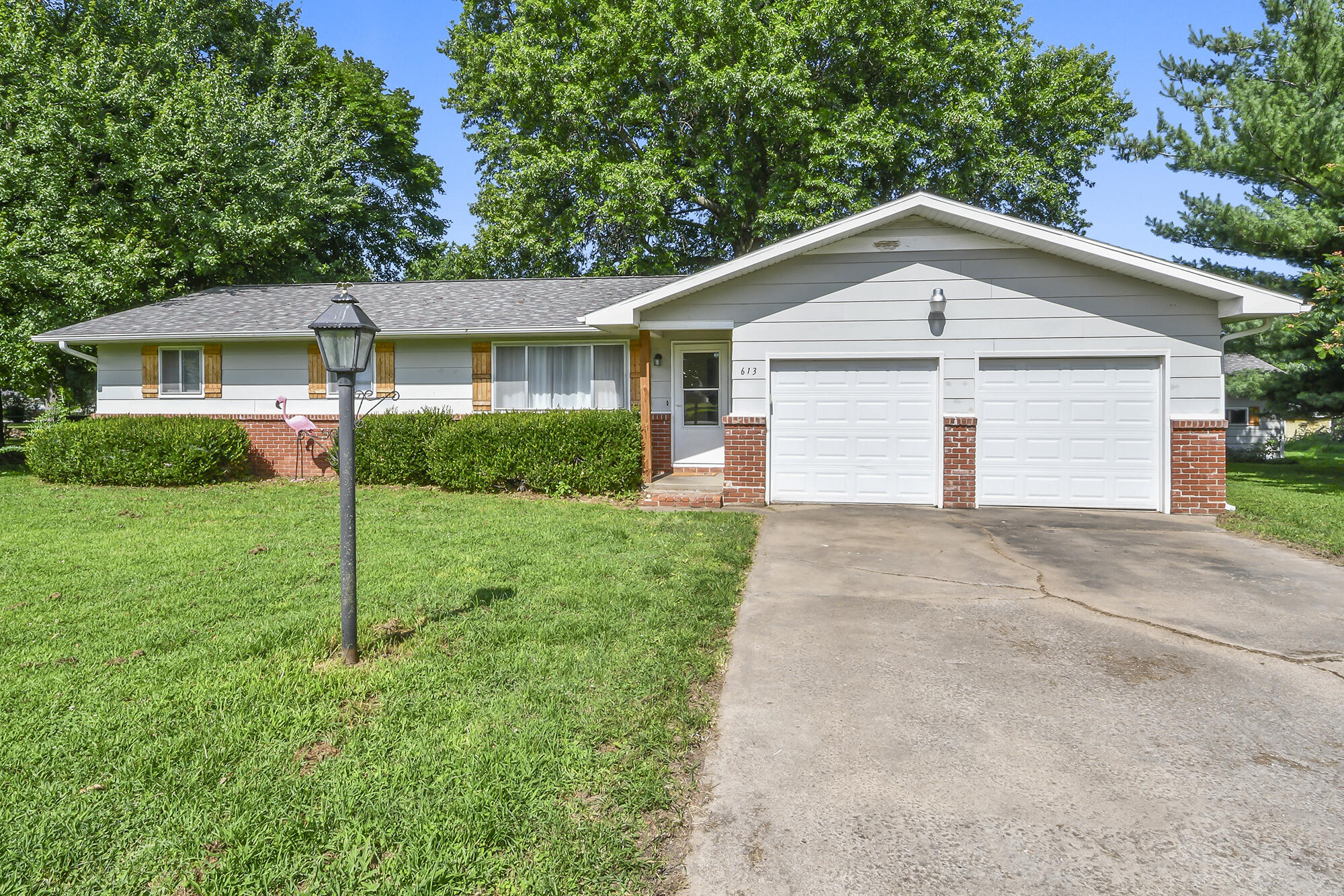 613 South Miller Road Property Photo 1