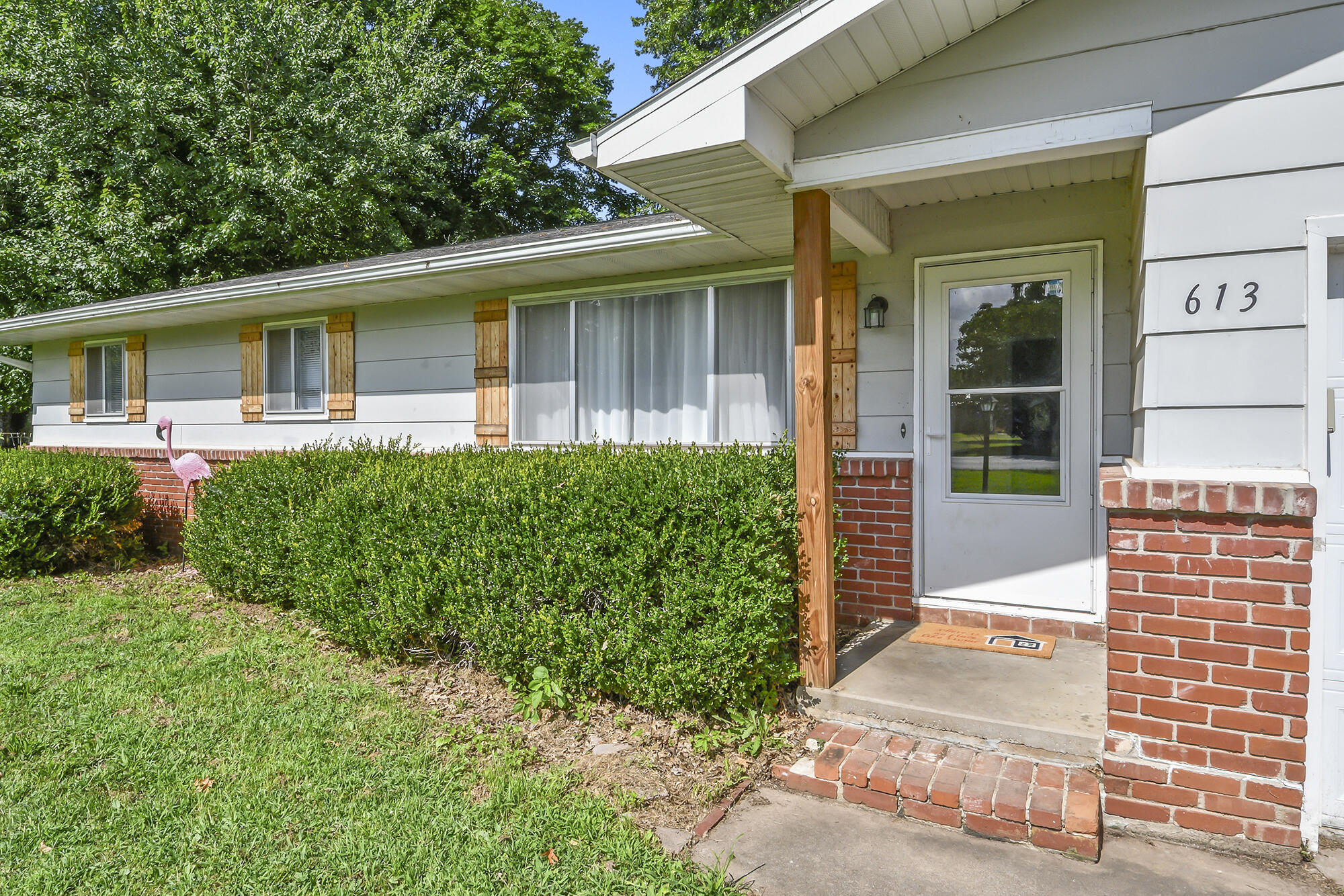 613 South Miller Road Property Photo 3