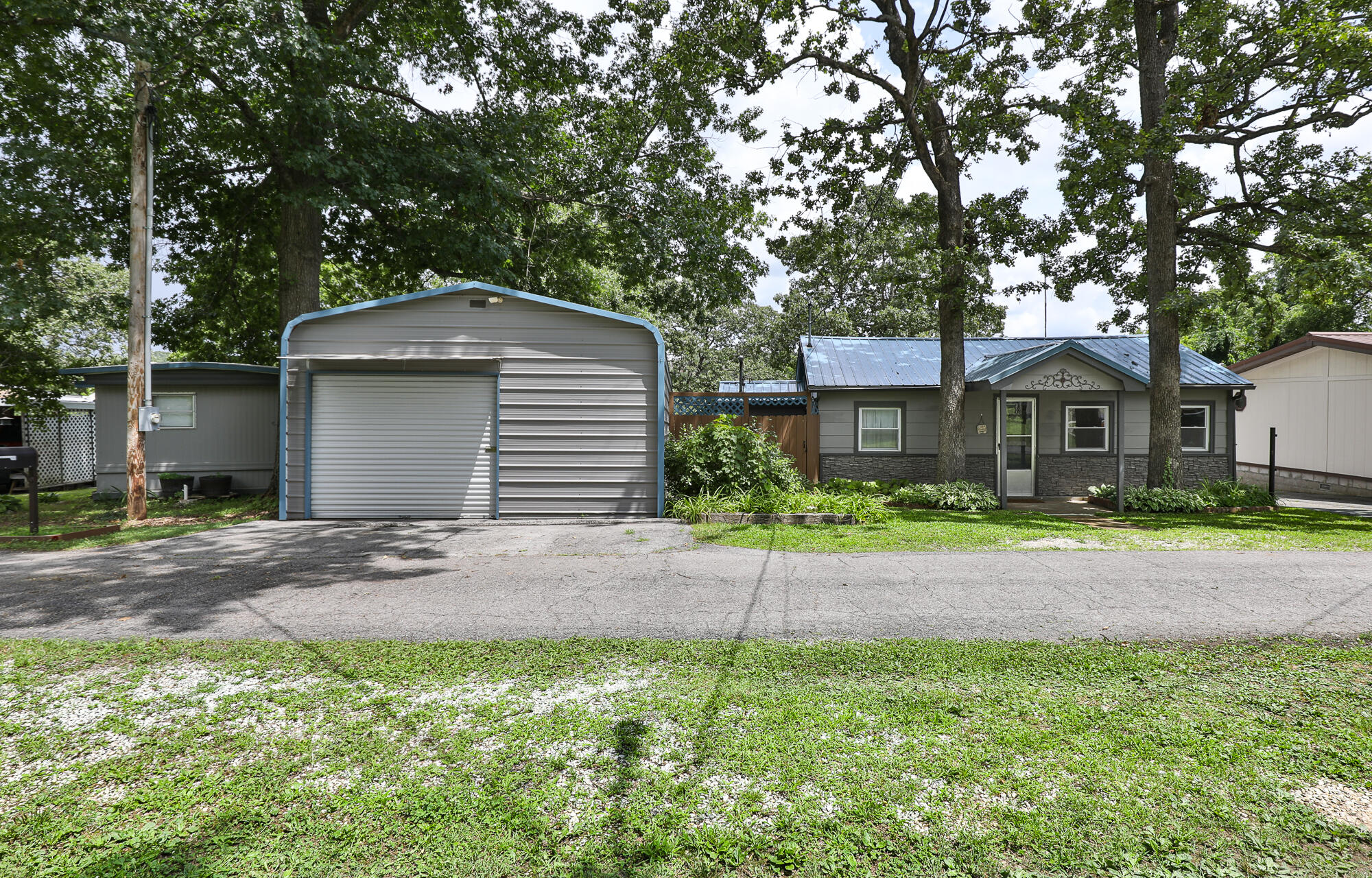 3292 Lakeview Drive Property Photo 1