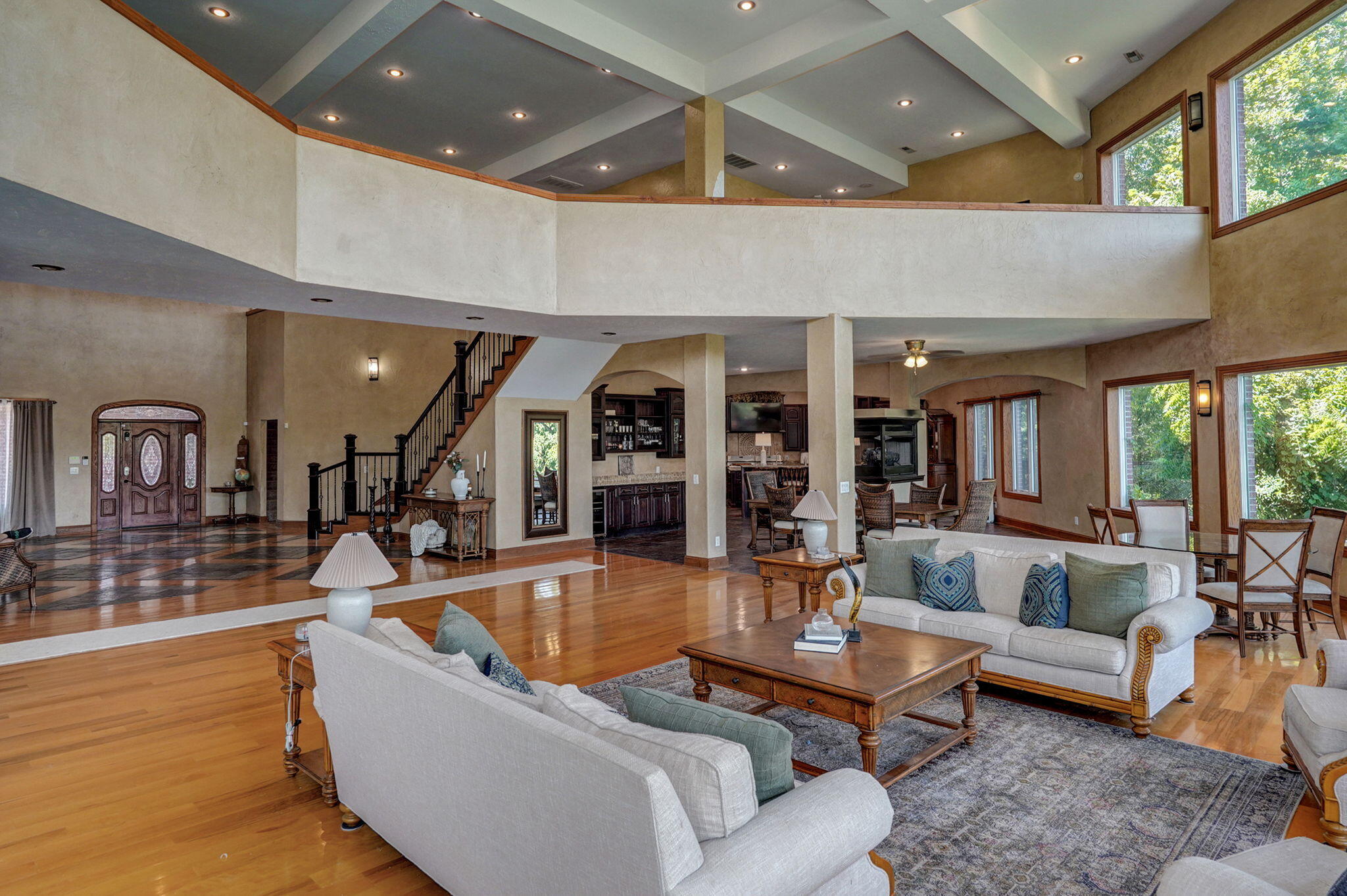 7906 West Farm Road 94 Property Photo 2