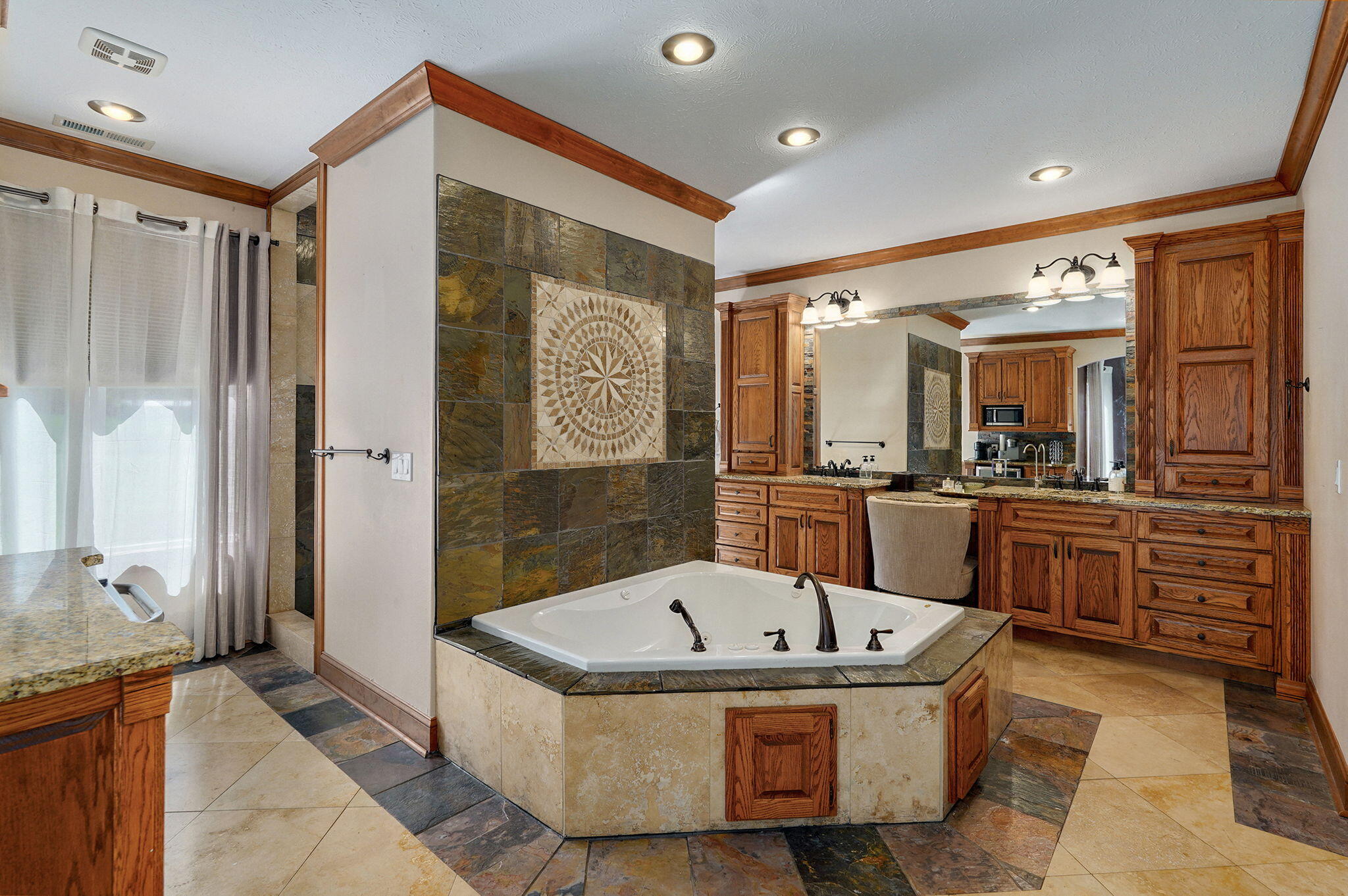 7906 West Farm Road 94 Property Photo 3