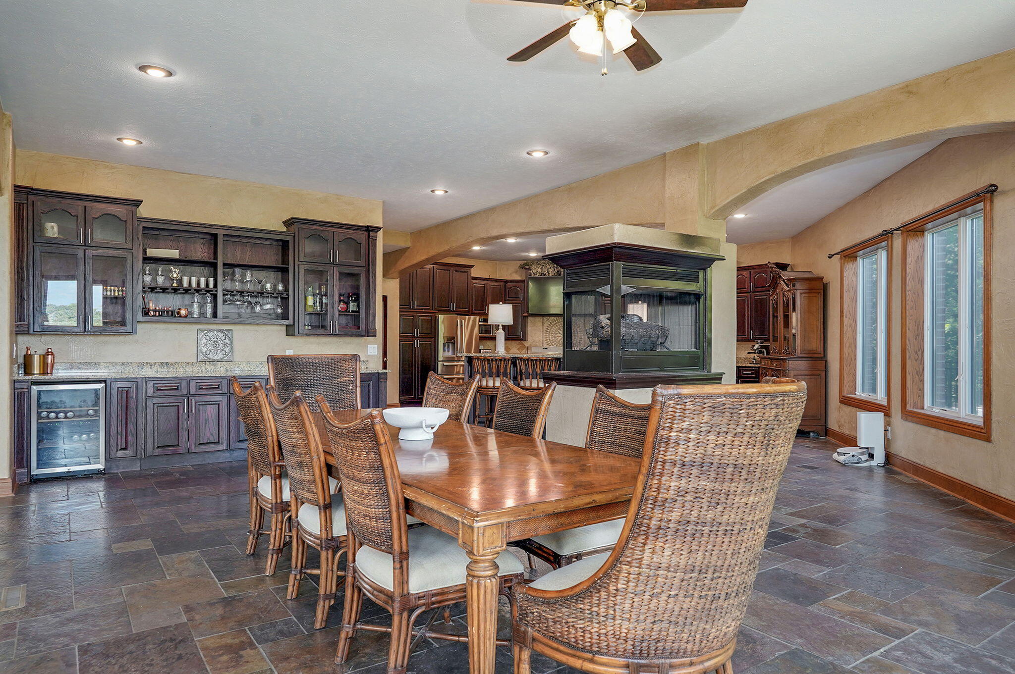 7906 West Farm Road 94 Property Photo 4