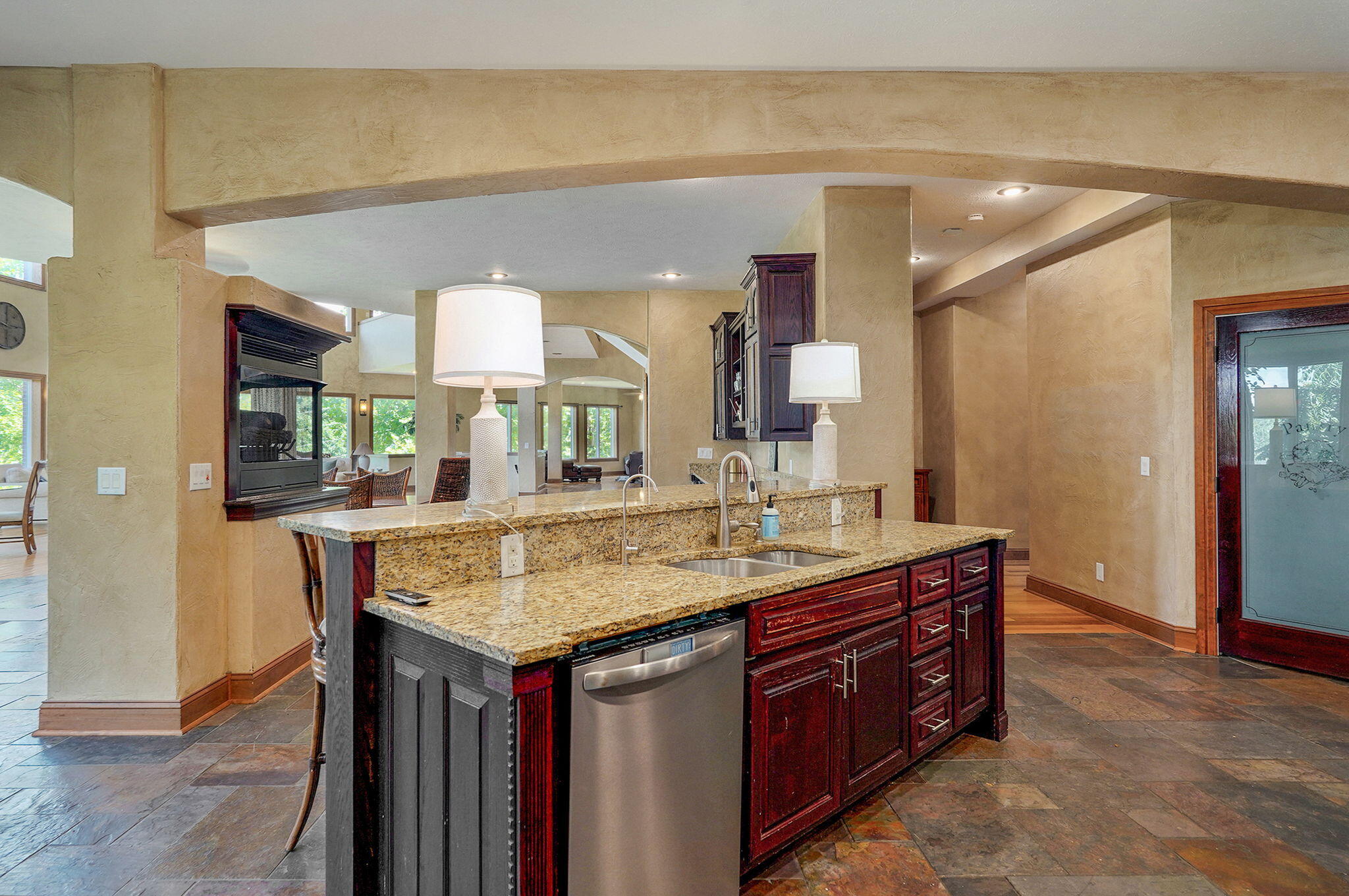 7906 West Farm Road 94 Property Photo 14