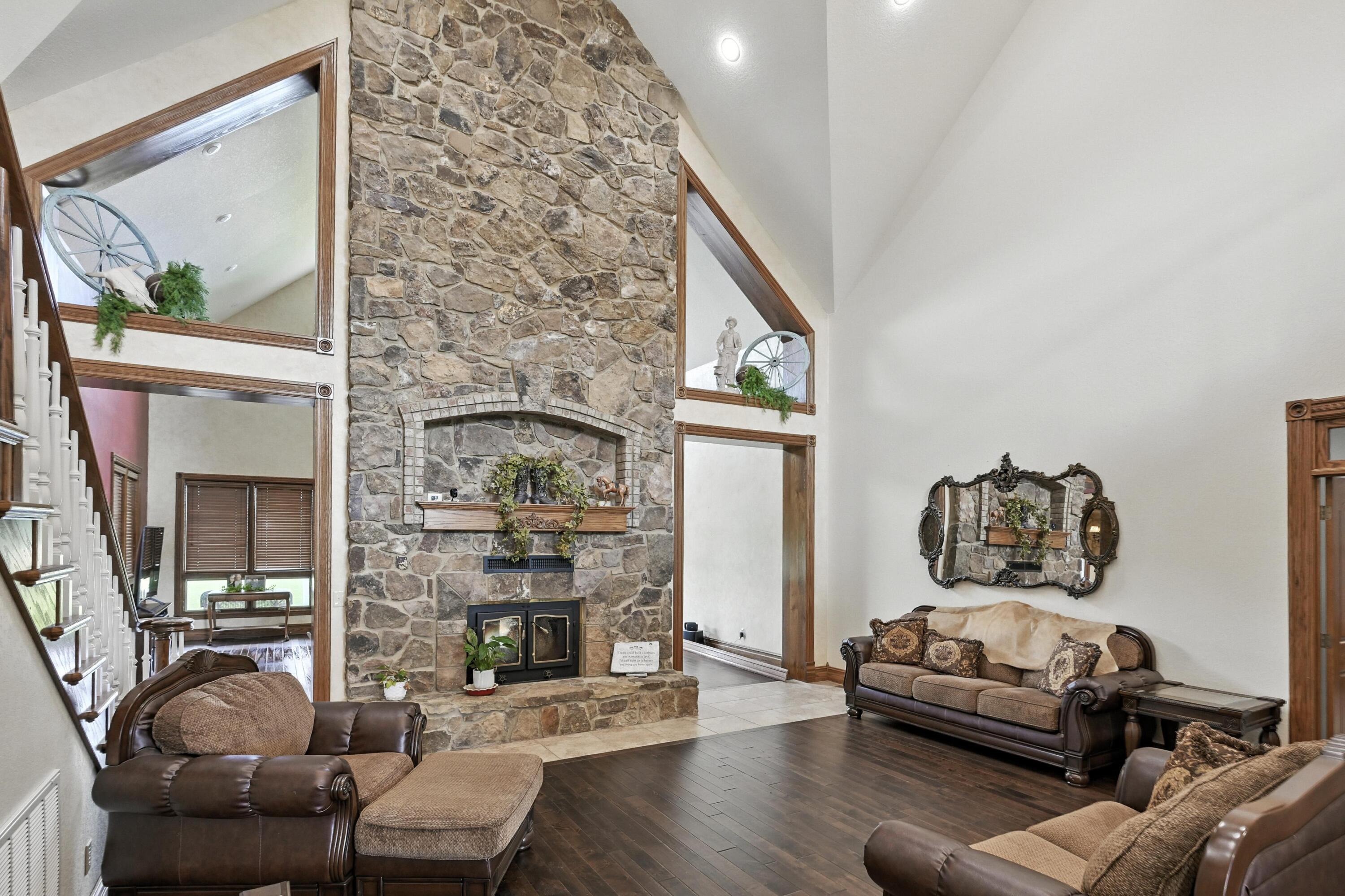 4750 North Black Cat Road North Property Photo 15
