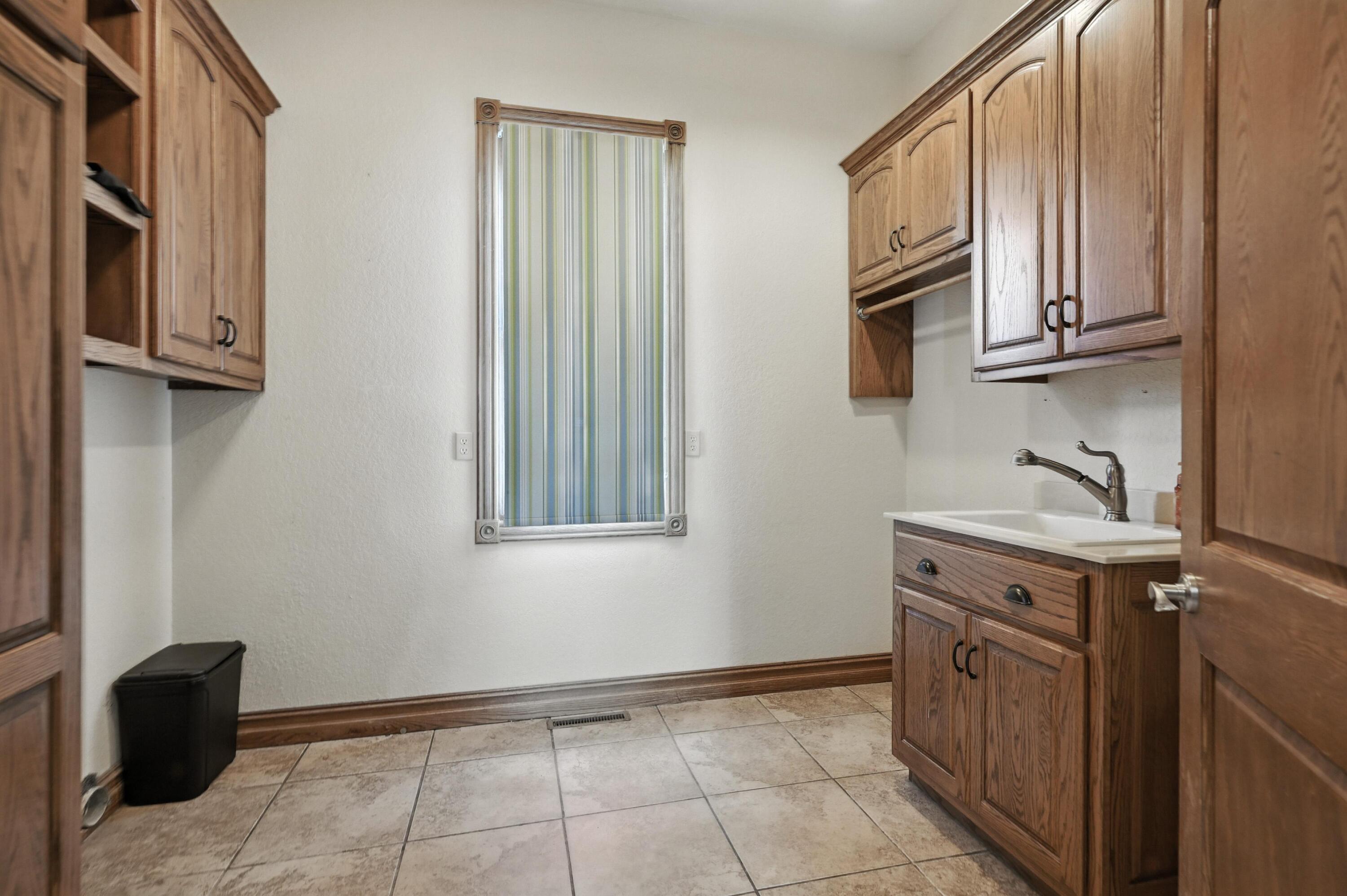 4750 North Black Cat Road North Property Photo 39