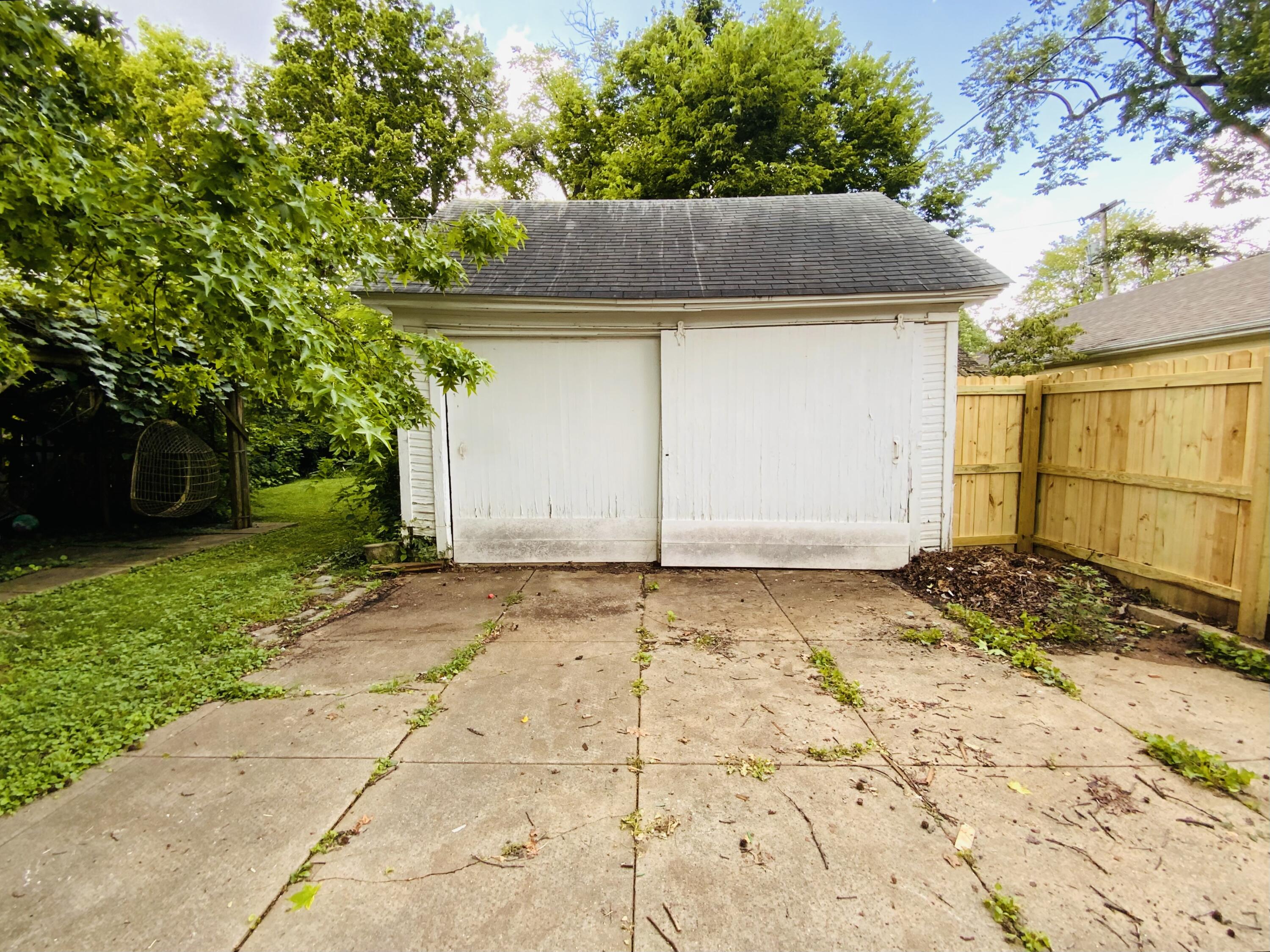749 South Pickwick Avenue Property Photo 8