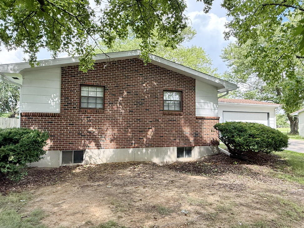 1406 South Summer Street Property Photo 3