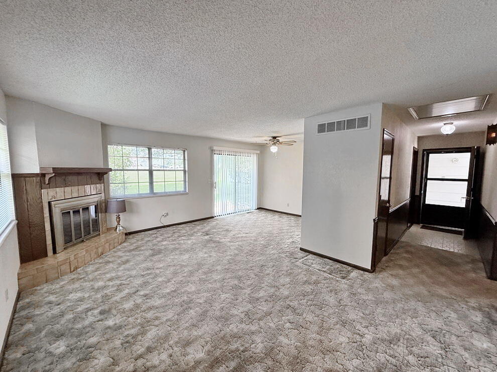 1406 South Summer Street Property Photo 4