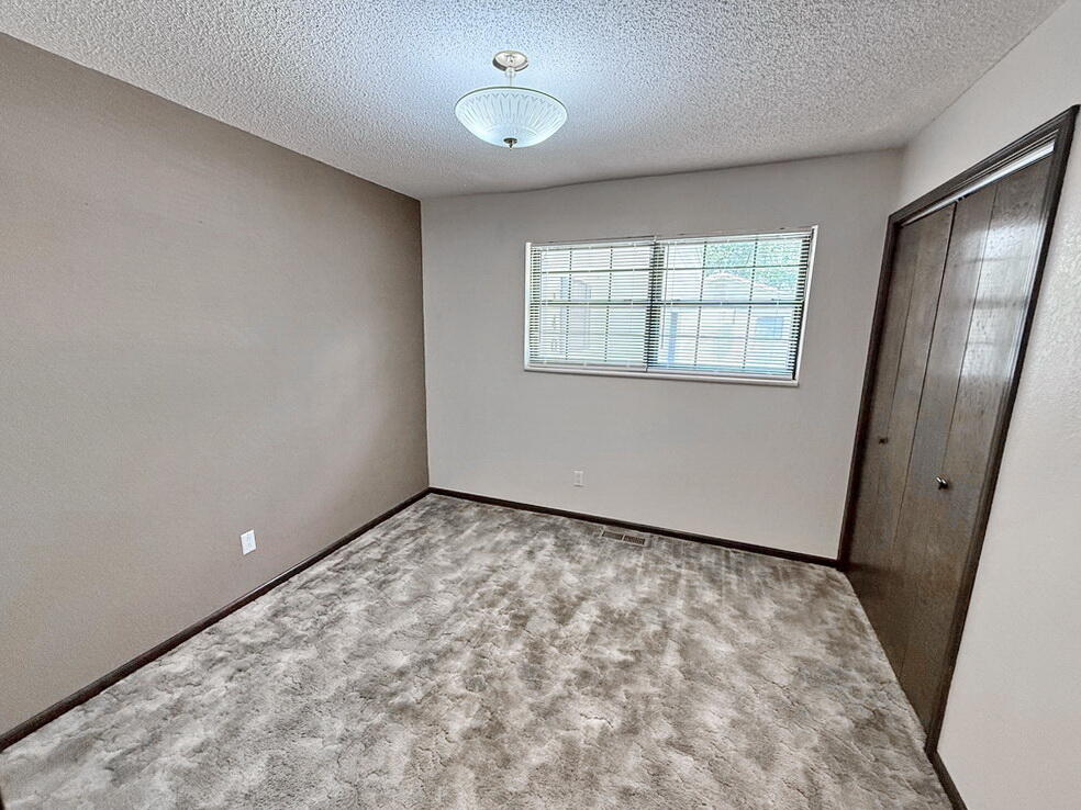 1406 South Summer Street Property Photo 15