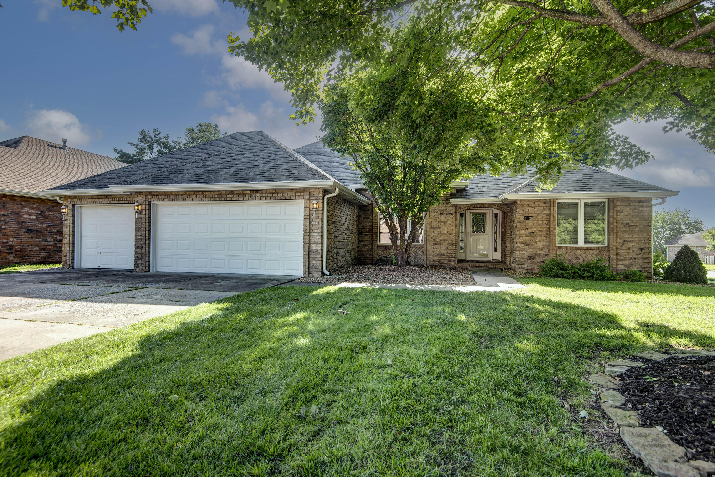 4636 South Turnberry Avenue Property Photo 1
