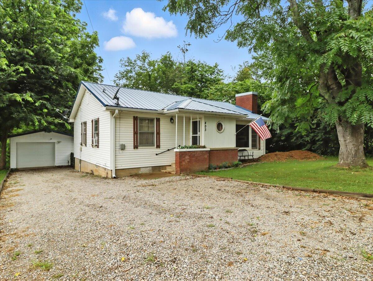 403 Barton Street Property Photo 3