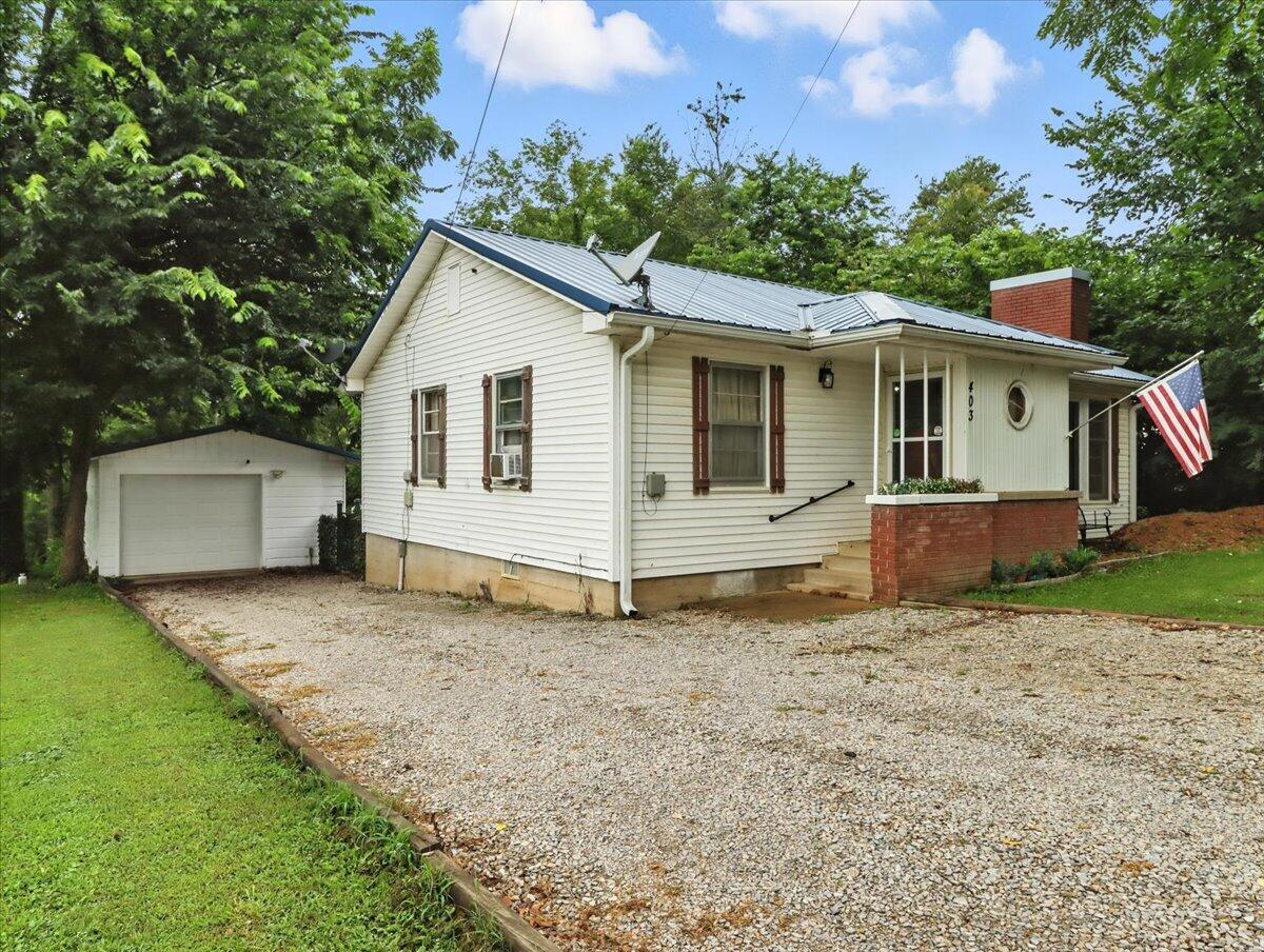 403 Barton Street Property Photo 4