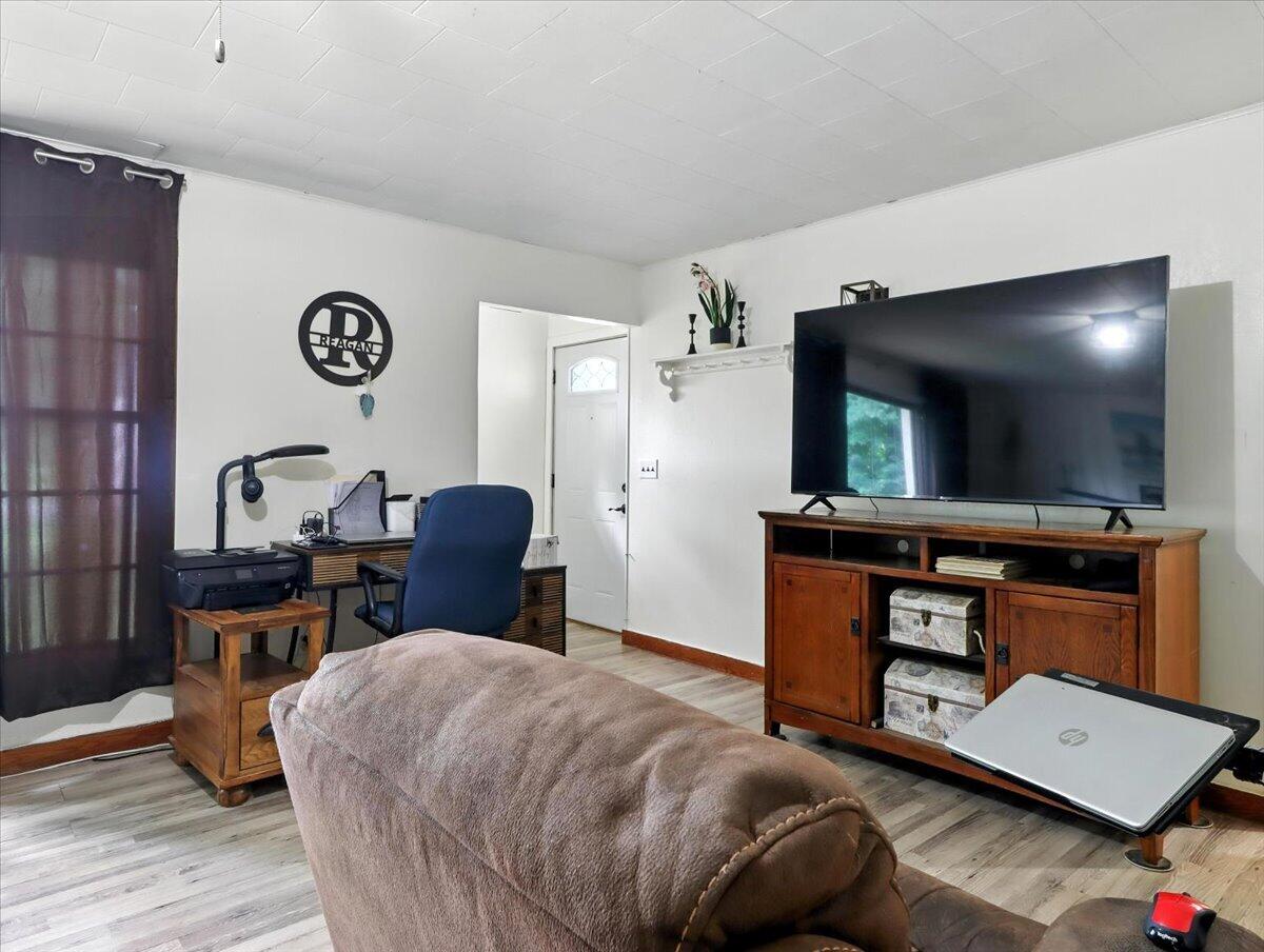403 Barton Street Property Photo 13