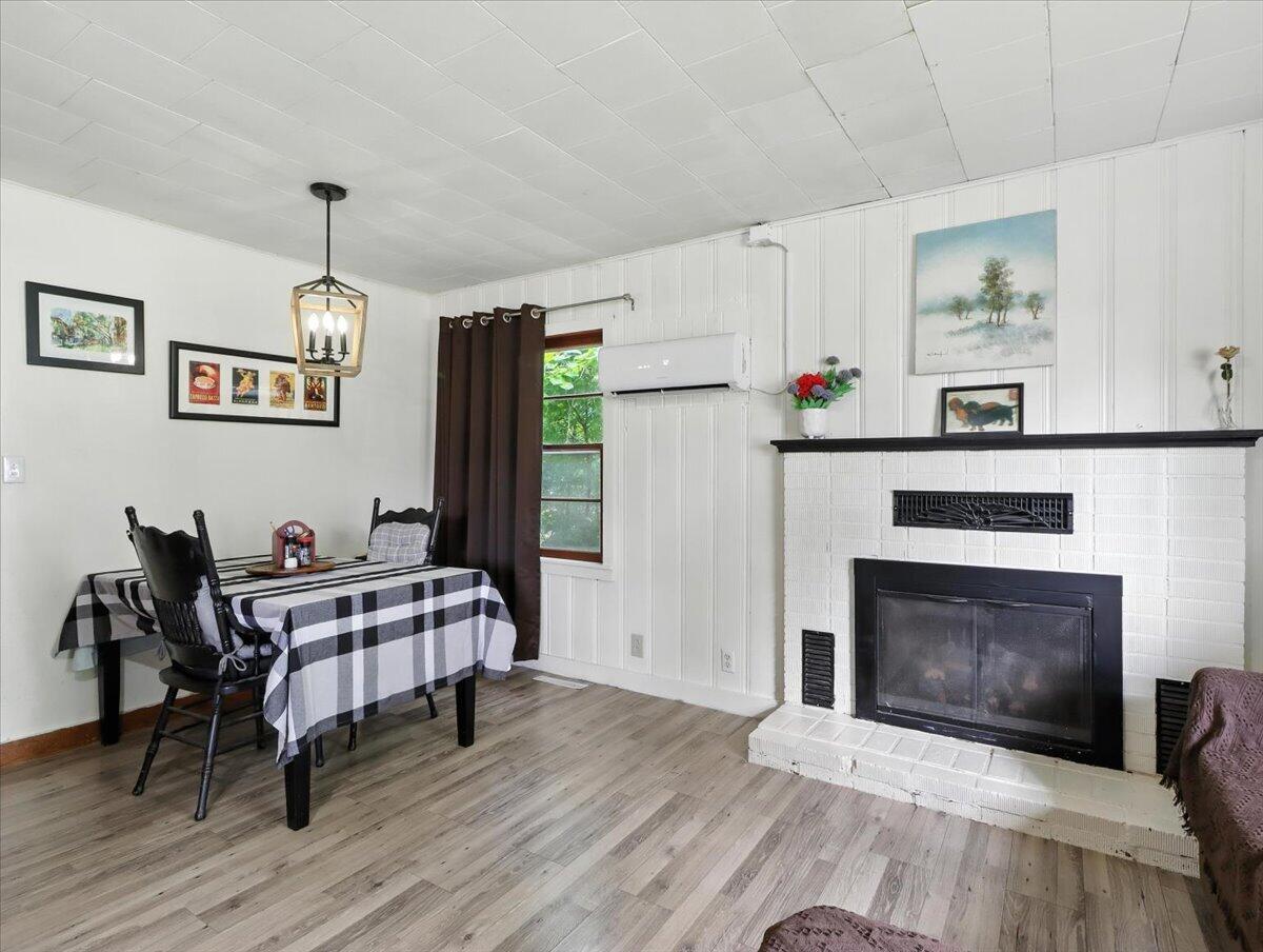 403 Barton Street Property Photo 14