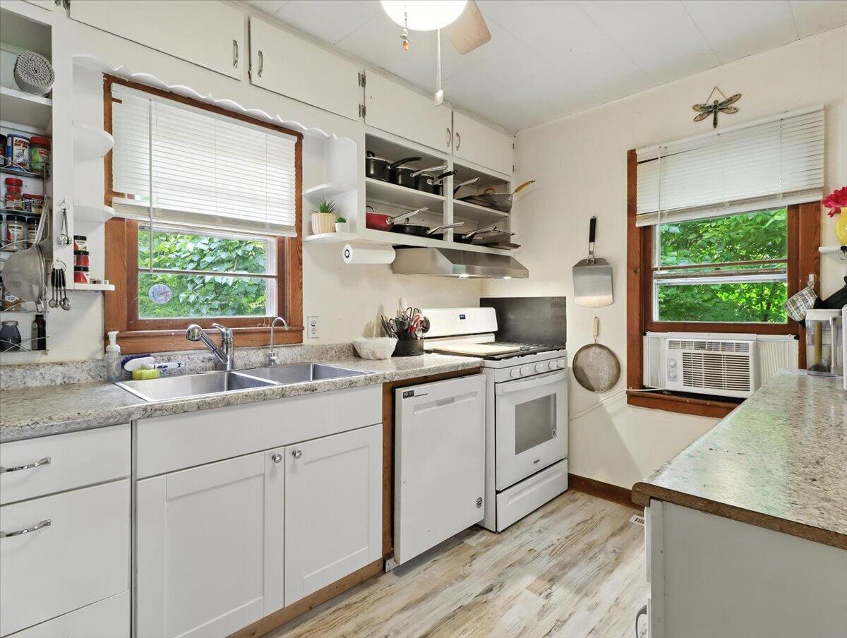 403 Barton Street Property Photo 15