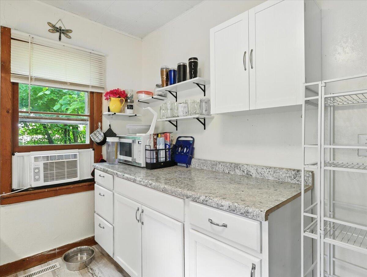 403 Barton Street Property Photo 16