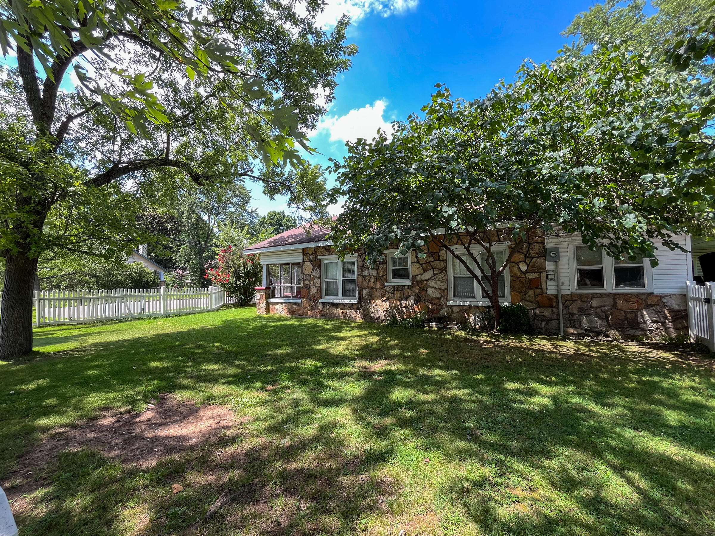 220 Preacher Roe Boulevard Property Photo 1