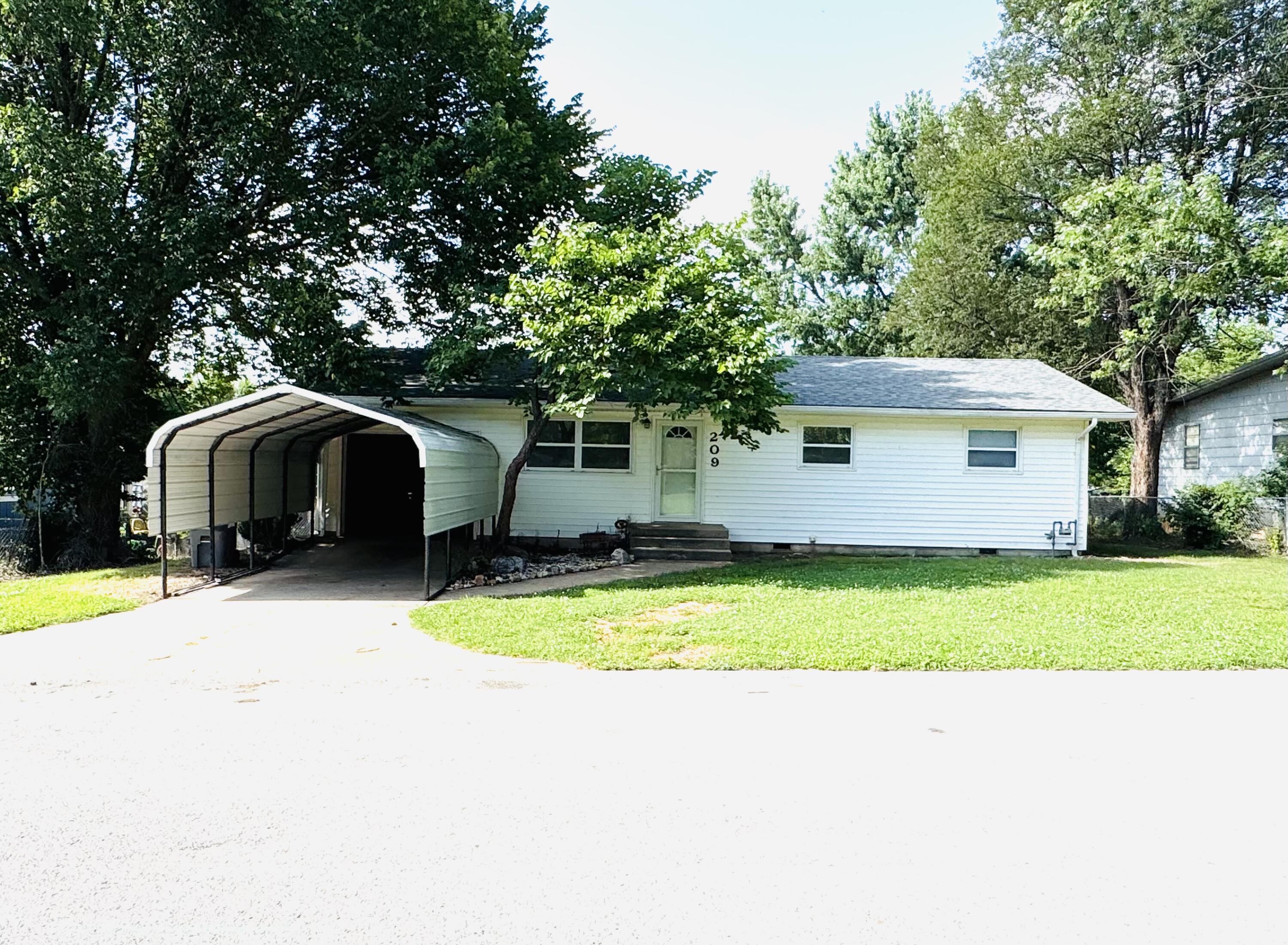 209 West Chase Drive Property Photo 1