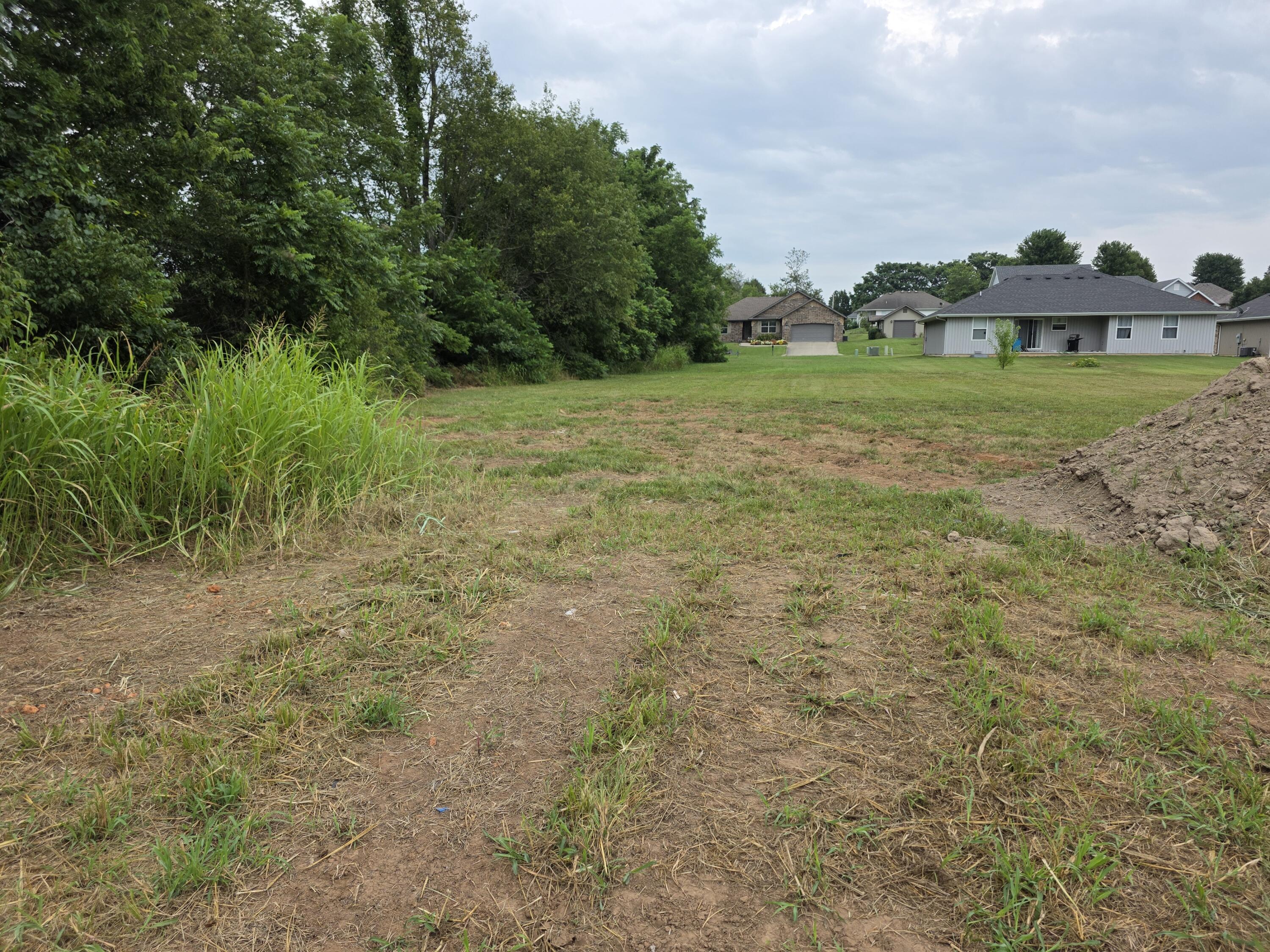 1675 Ridgemont Ave Property Photo 3