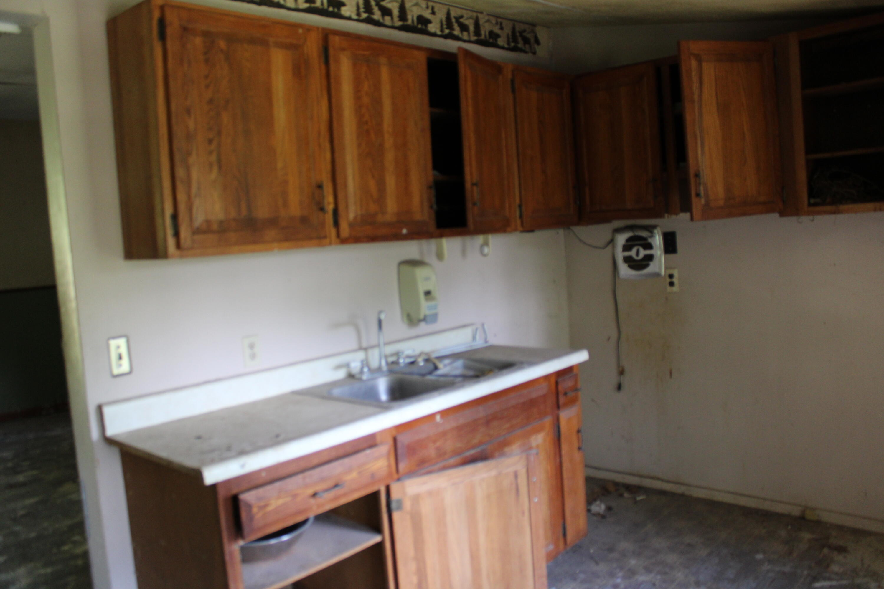 964 Beeler Road Property Photo 5