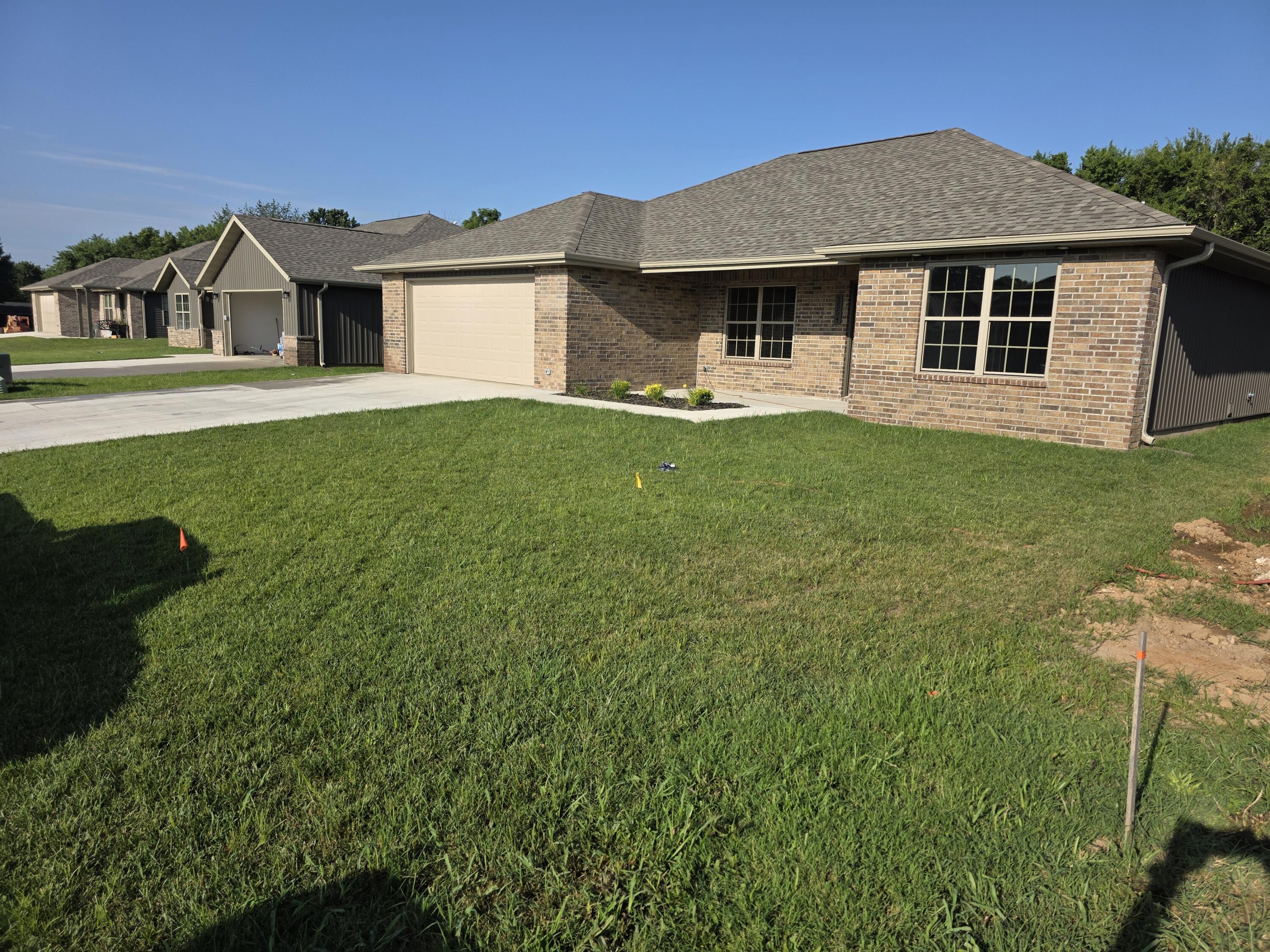 1645 Ridgemont Avenue Property Photo 4