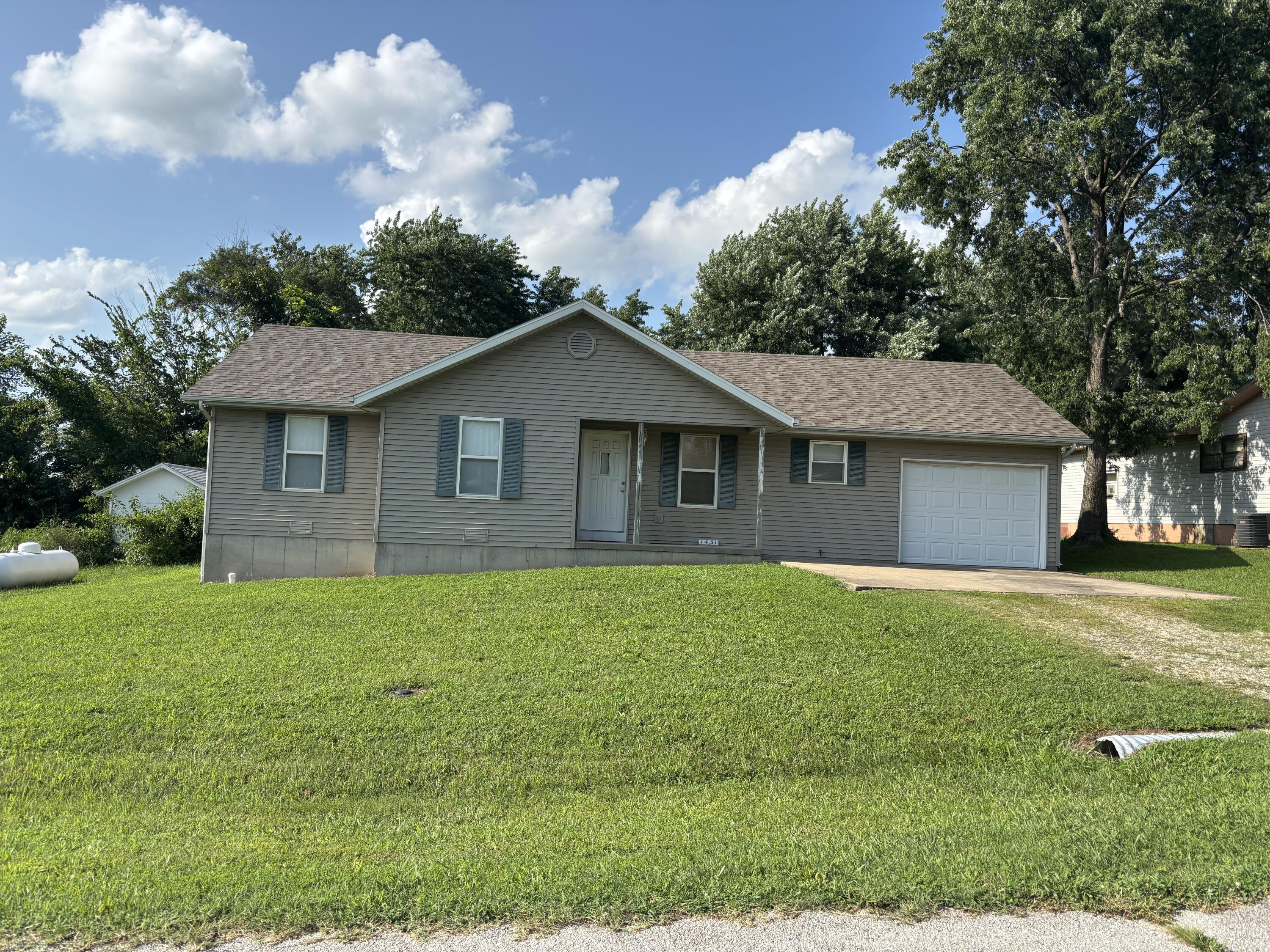 1431 West Commercial St Property Photo 1