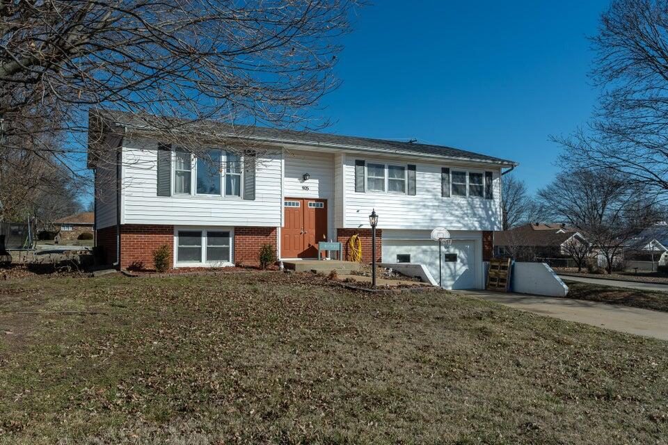 905 East Drake Street Property Photo 1