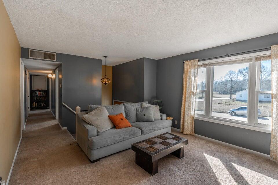 905 East Drake Street Property Photo 3