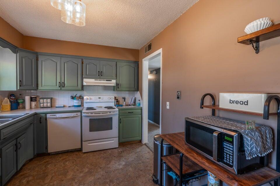 905 East Drake Street Property Photo 5