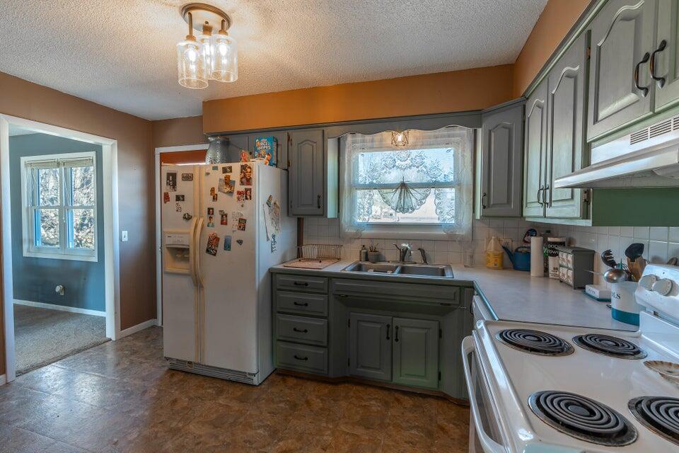 905 East Drake Street Property Photo 6