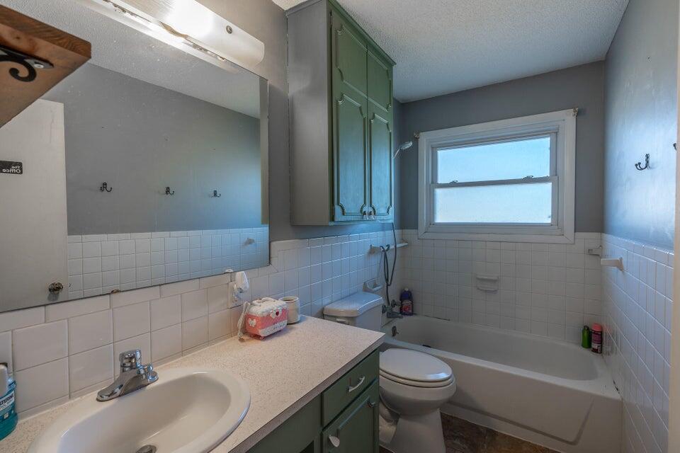 905 East Drake Street Property Photo 16