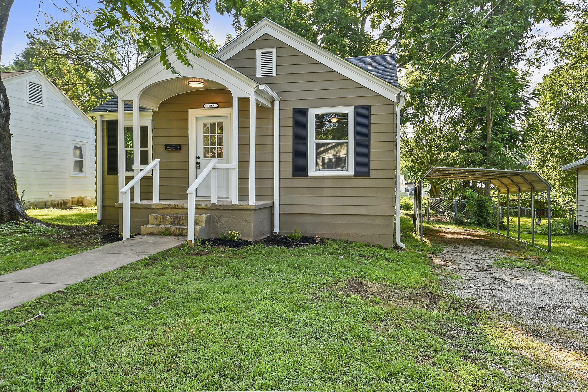 1068 South Broadway Avenue Property Photo 1